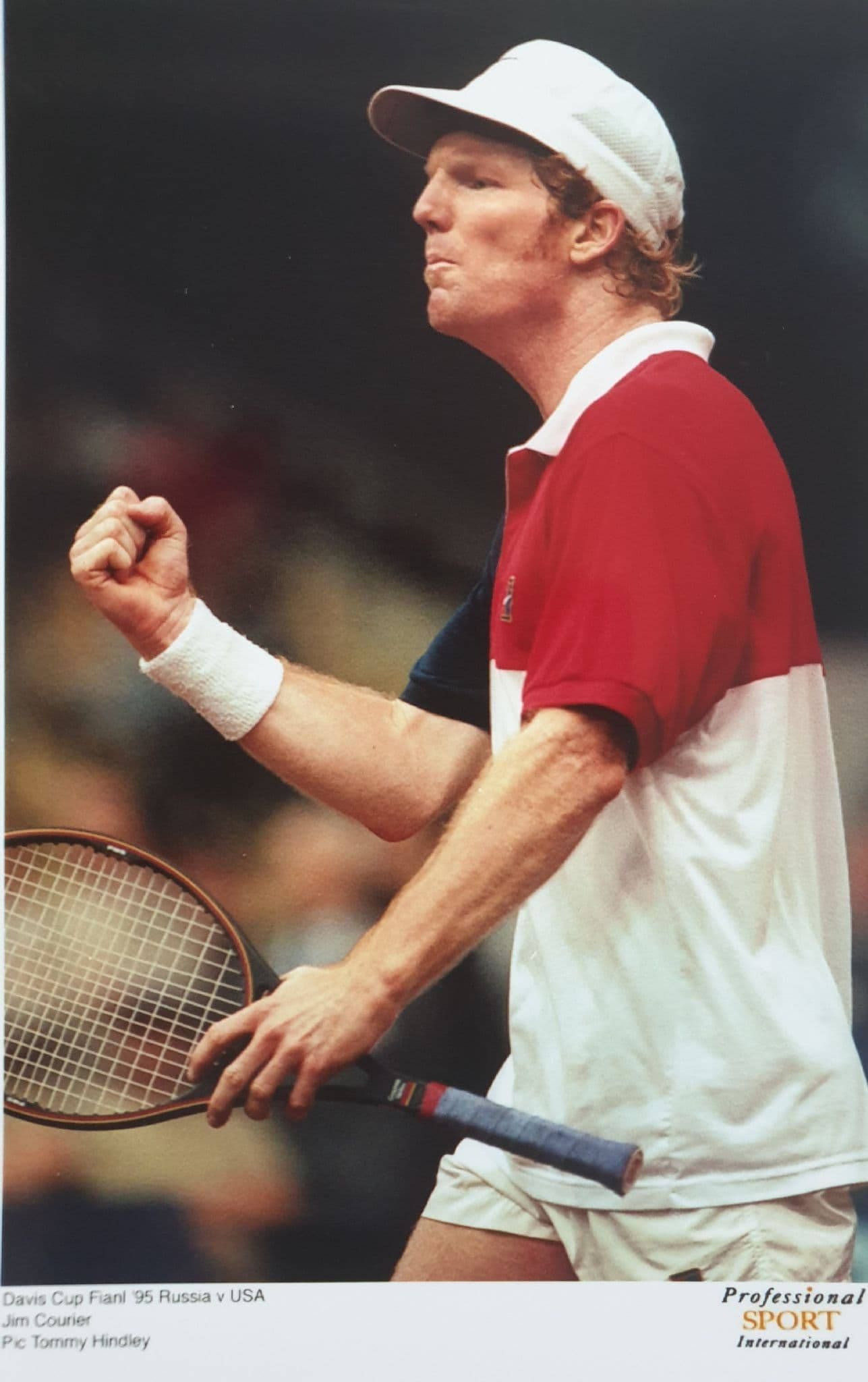 Tennis 桌布 壁紙 — 網球選手吉姆·考瑞爾在1995年對俄羅斯的台維斯盃比賽中握拳慶祝勝利。