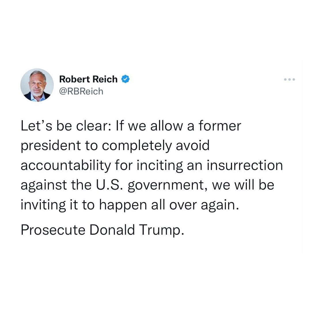 書本 桌布 壁紙 — 羅伯特·賴希（Robert Reich）發推文，敦促對唐納德·川普（Donald Trump）煽動叛亂反對美國政府進行起訴。