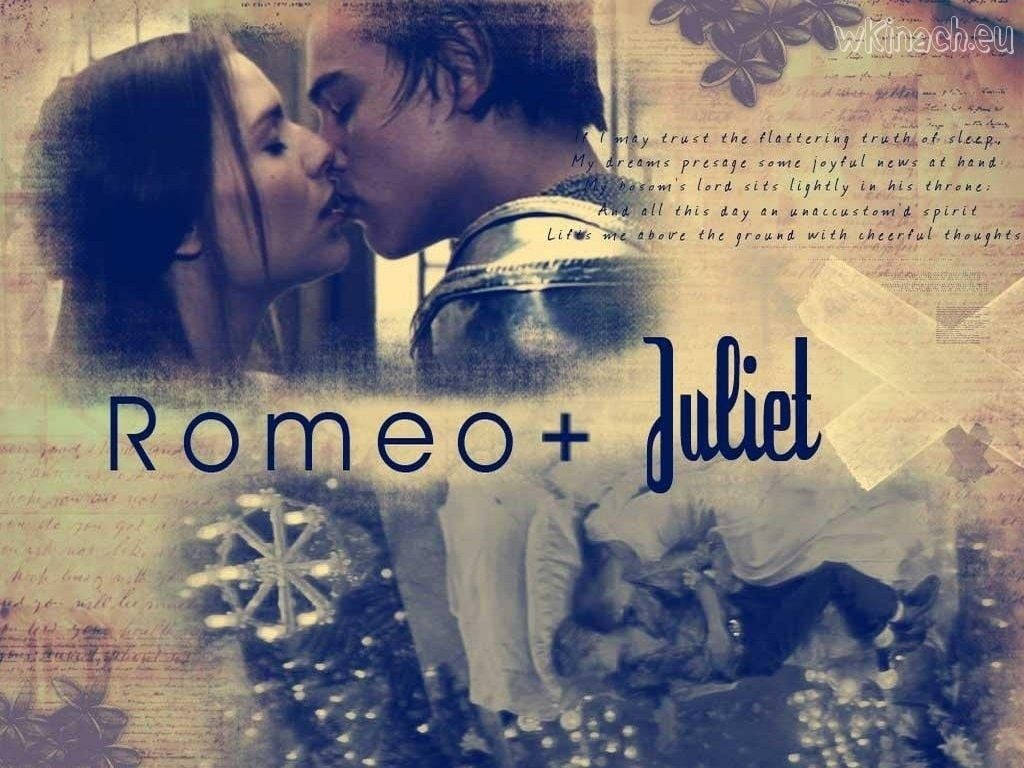 romeo and juliet 桌布 壁紙 — 羅密歐與茱麗葉之間的浪漫親吻，覆蓋著復古文字和花卉圖案，以懷舊棕色調呈現。