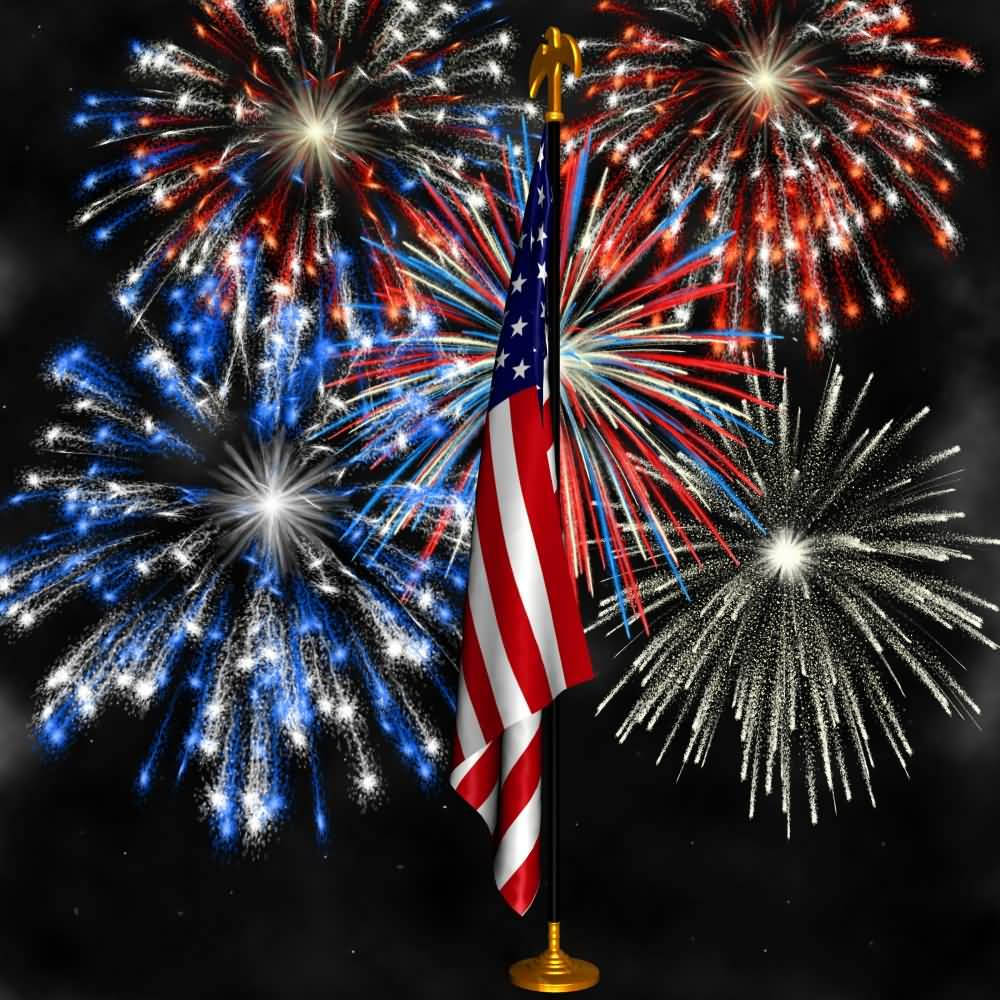 fourth of july 桌布 壁紙 — 美國國旗在紅、白、藍色煙火於夜空中綻放的耀眼背景下自豪地飄揚。
