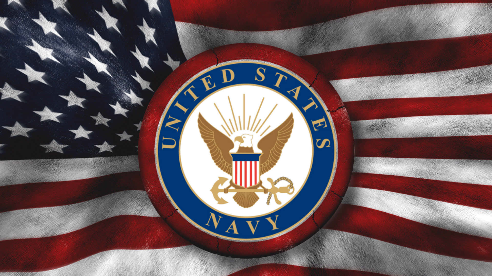 Navy 桌布 壁紙 — 美國海軍印章置於經風化的美國國旗中央，帶有鮮明的紅、白、藍色。