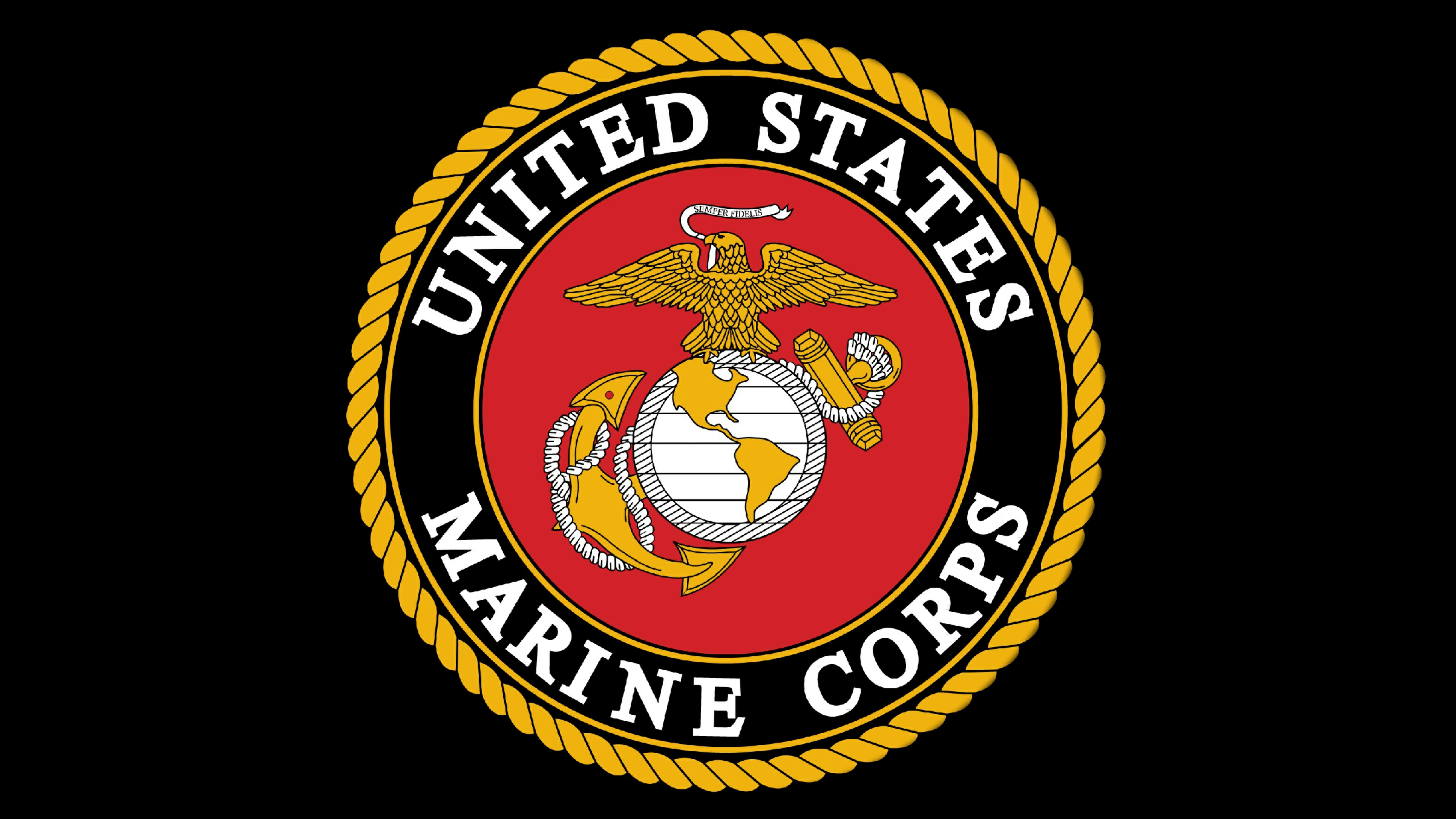 Usmc 桌布 壁紙 — 美國海軍陸戰隊徽章以黑色背景為襯，展示一隻金鷹棲息在地球和錨之上，周圍環繞繩索和文字。