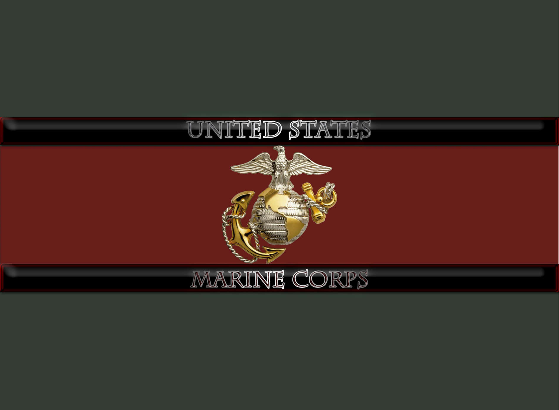 Usmc 桌布 壁紙 — 美國海軍陸戰隊徽章在深綠色背景上，由黑色條紋夾著的鮮紅色條紋上閃耀著金色和銀色光澤。