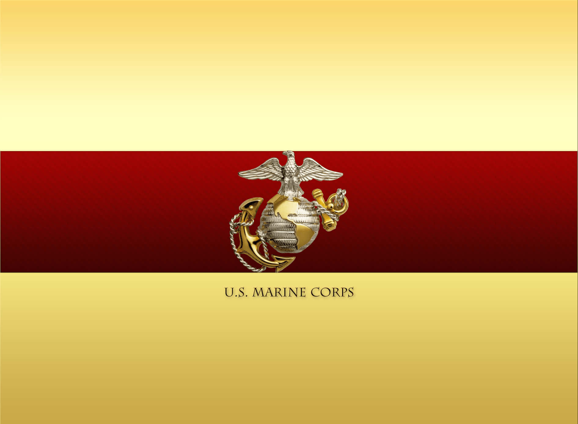 US Marines 桌布 壁紙 — 美國海軍陸戰隊徽章居中置於紅金漸變背景上，下方附有官方文字。
