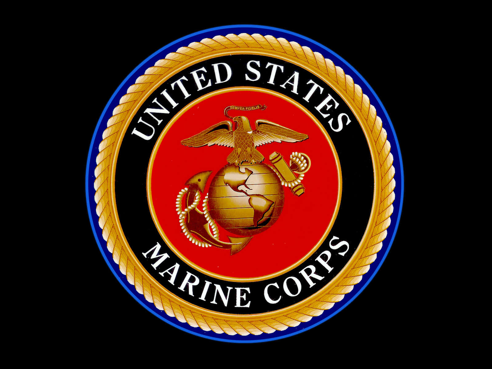 Usmc 桌布 壁紙 — 美國海軍陸戰隊的官方徽章展示了一隻金鷹棲息在地球儀上，帶有錨和步槍，背景為大膽的紅色，位於繩索邊界的圓圈內。