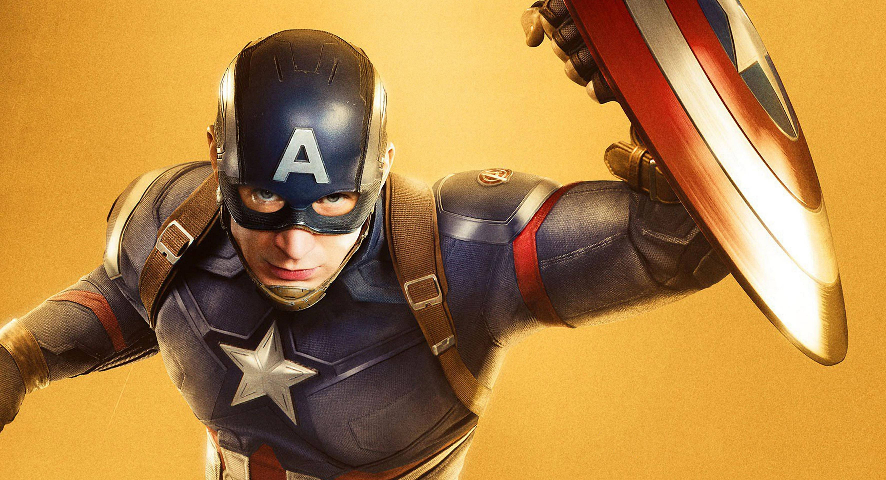 Best Captain America 桌布 壁紙 — 美國隊長以英雄姿態站立，手持標誌性盾牌，背景為溫暖的金色。