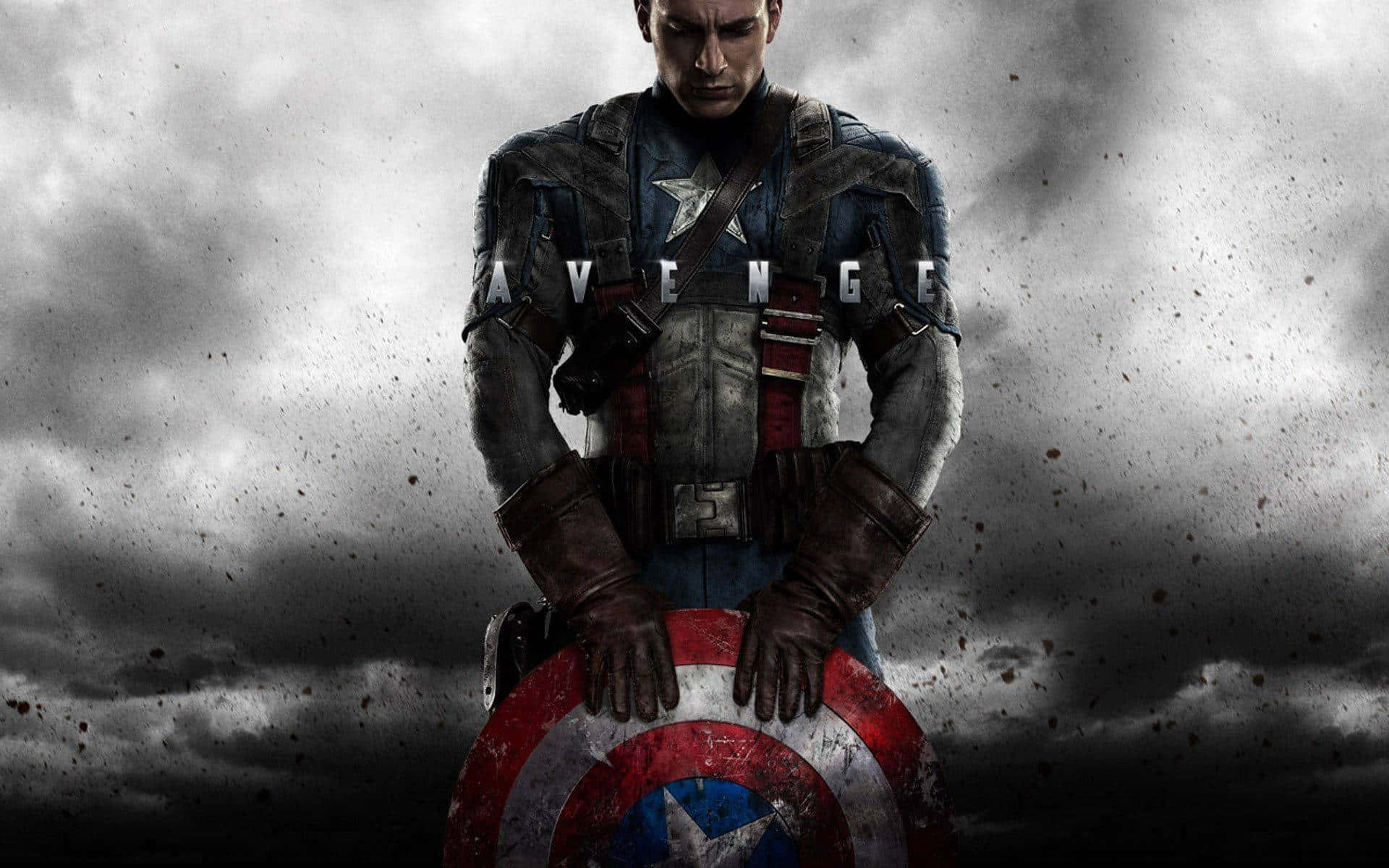 Captain America Cool 桌布 壁紙 — 美國隊長在暴風雨灰濛濛的天空下莊嚴地舉著盾牌，而「AVENGE」一詞籠罩在他上方。