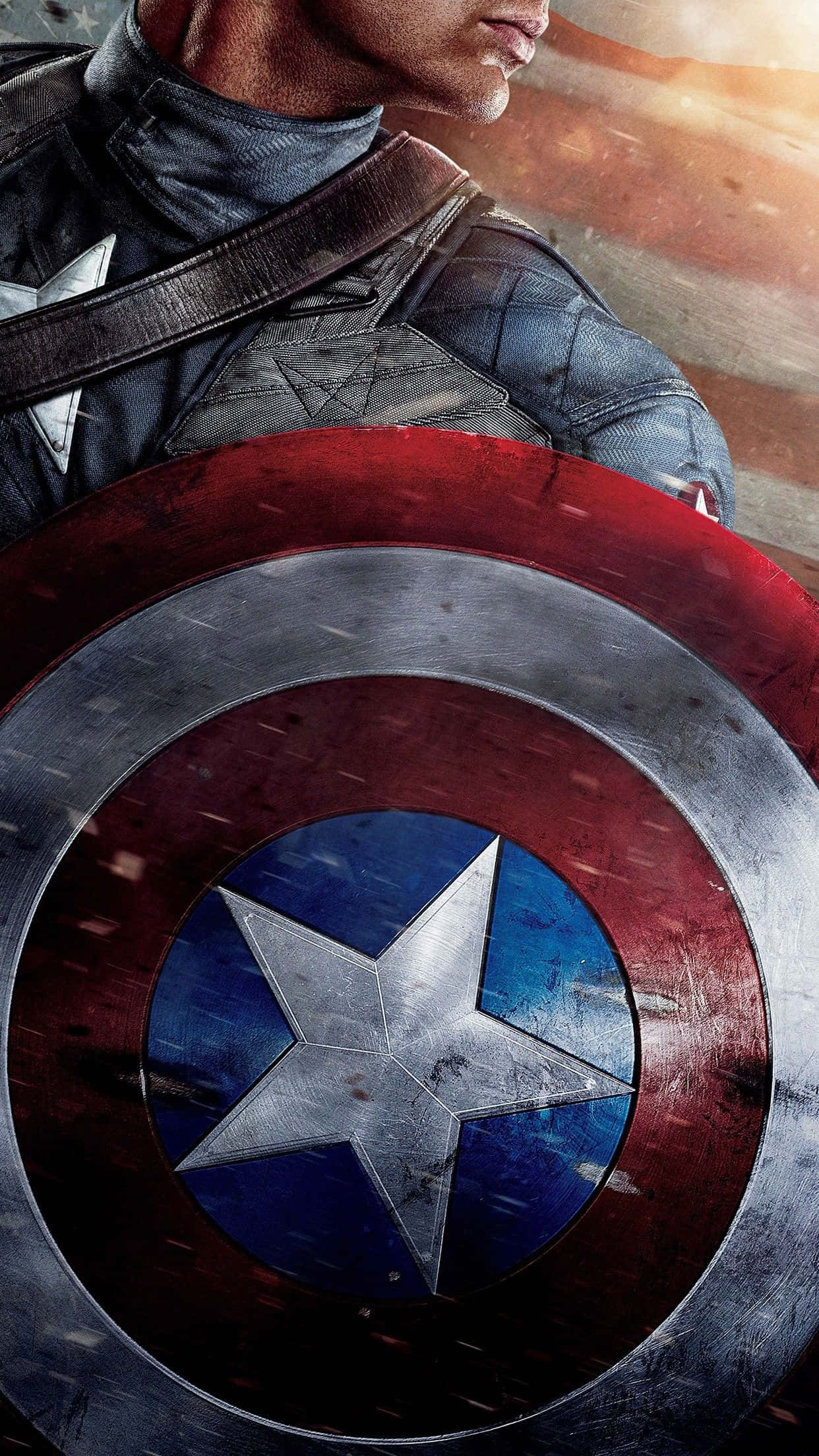Android Captain America 桌布 壁紙 — 美國隊長手持標誌性星形盾牌的特寫，帶有風化紋理和動態模糊效果。