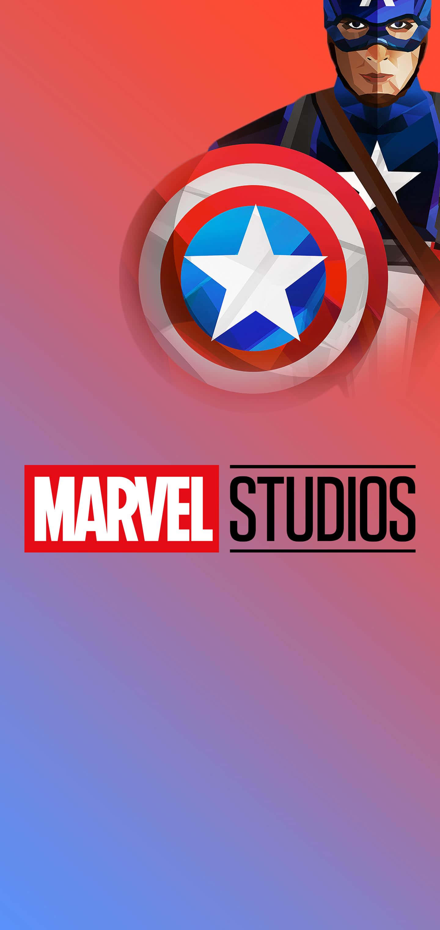 Android Captain America 桌布 壁紙 — 美國隊長手持標誌性盾牌，站在充滿活力的紅藍漸變背景前，並帶有Marvel Studios標誌。