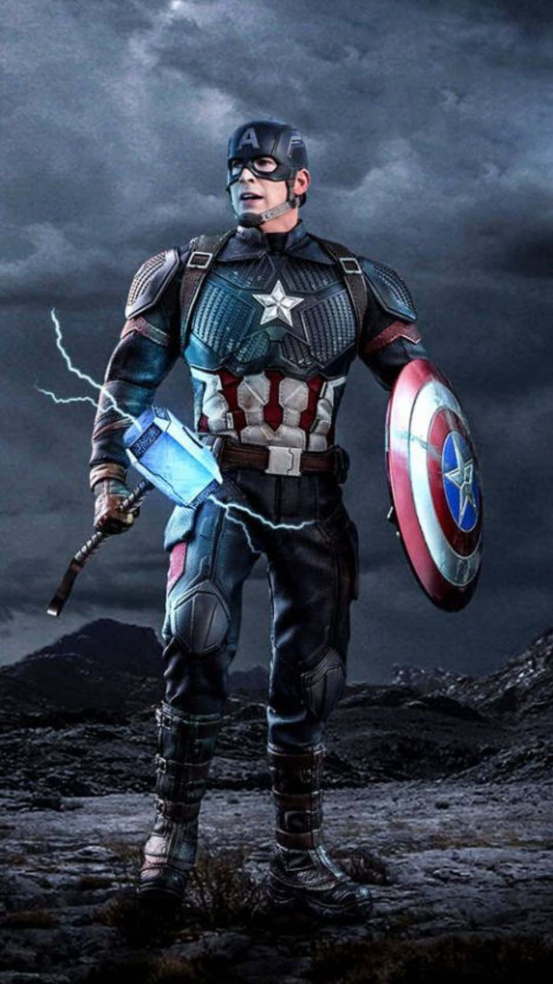 Captain America Cool 桌布 壁紙 — 美國隊長英雄地站在岩石懸崖上，手持盾牌和發光的錘子，在暴風雨的天空下。