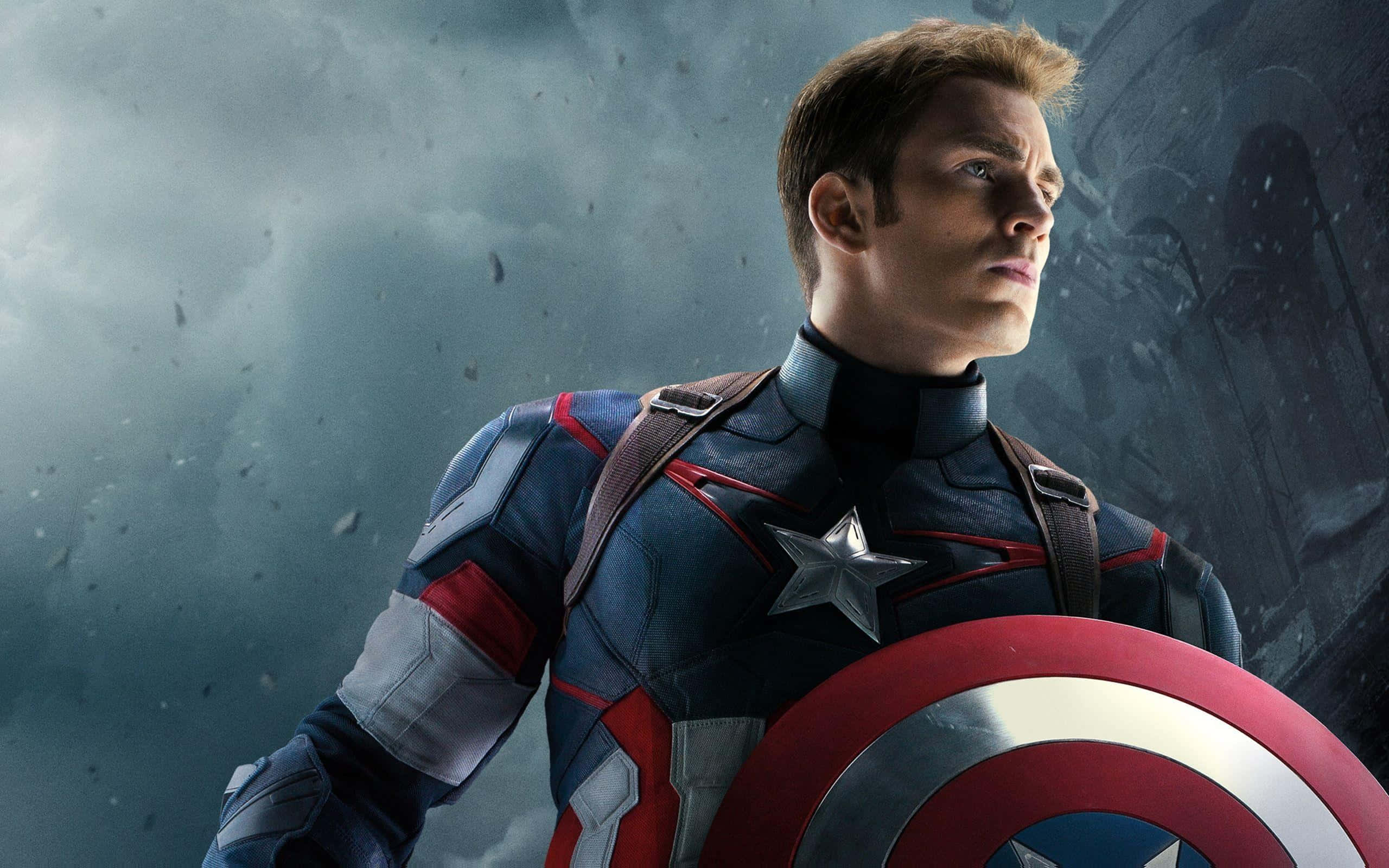 Captain America Desktop 桌布 壁紙 — 美國隊長身穿標誌性的紅、白、藍戰衣，手持圓形盾牌，在風暴肆虐的戰場背景下屹立不搖。
