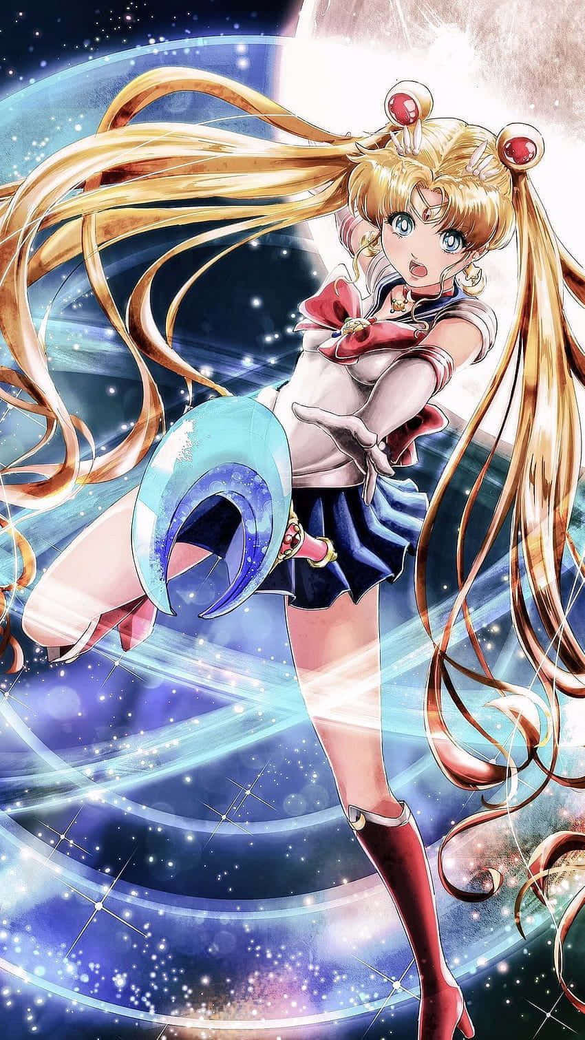 美少女戰士 桌布 壁紙 — 美少女戰士以飄逸的金色頭髮和發光的能量效果，動態地站在宇宙背景前。