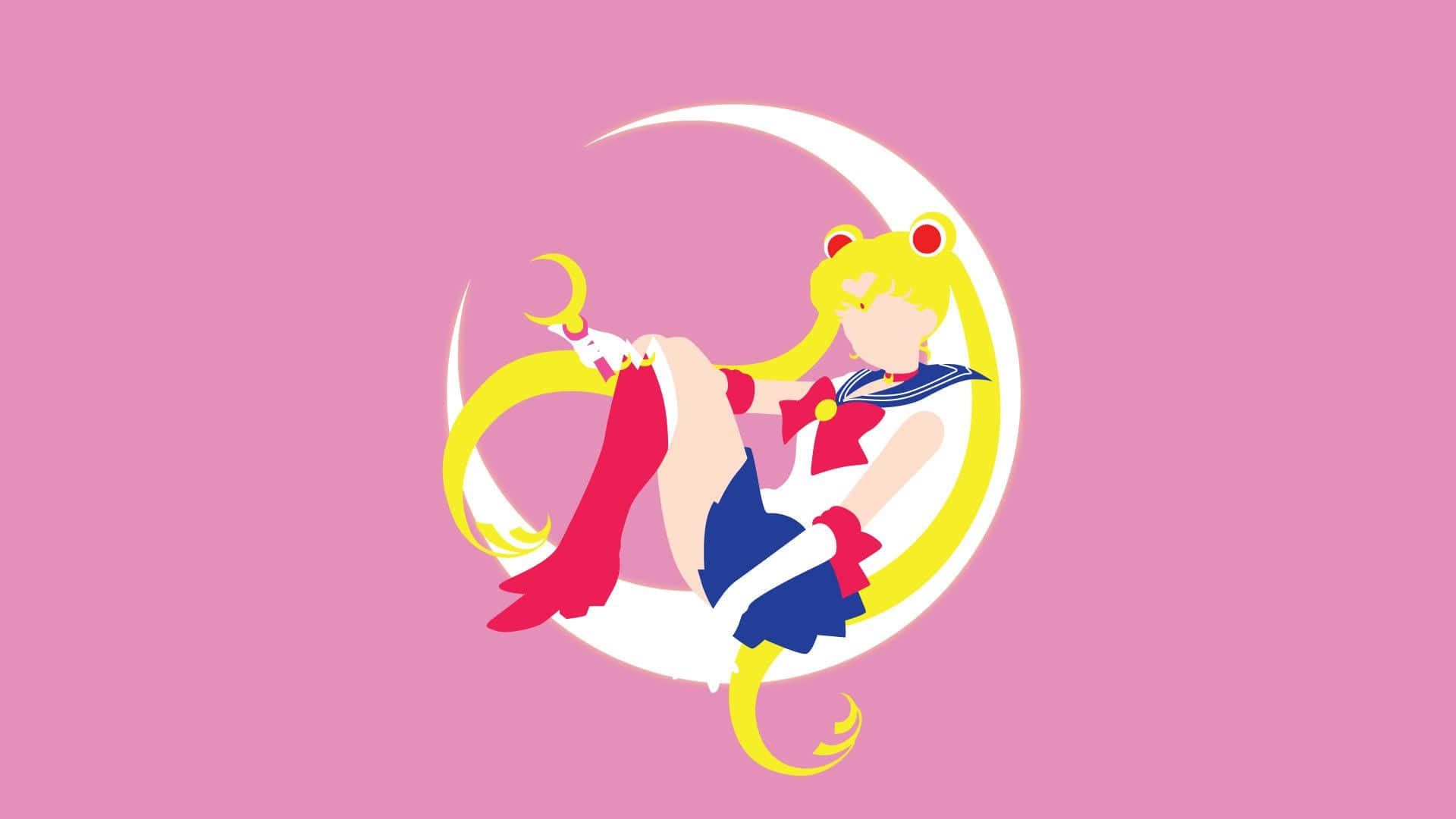 美少女戰士 桌布 壁紙 — 美少女戰士穿著標誌性的水手服，優雅地坐在白色新月內，背景是柔和的粉紅色。