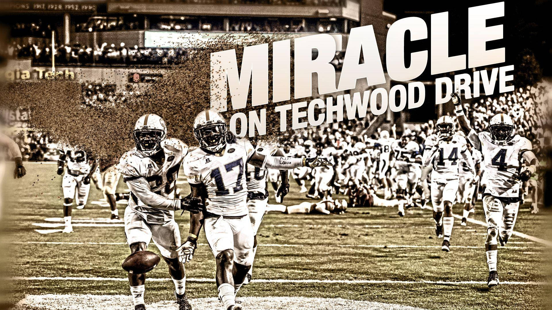 Quote 桌布 壁紙 — 美式足球員在場地上衝刺，而「MIRACLE ON TECHWOOD DRIVE」文字以高對比度棕褐色調在他們上方爆發。