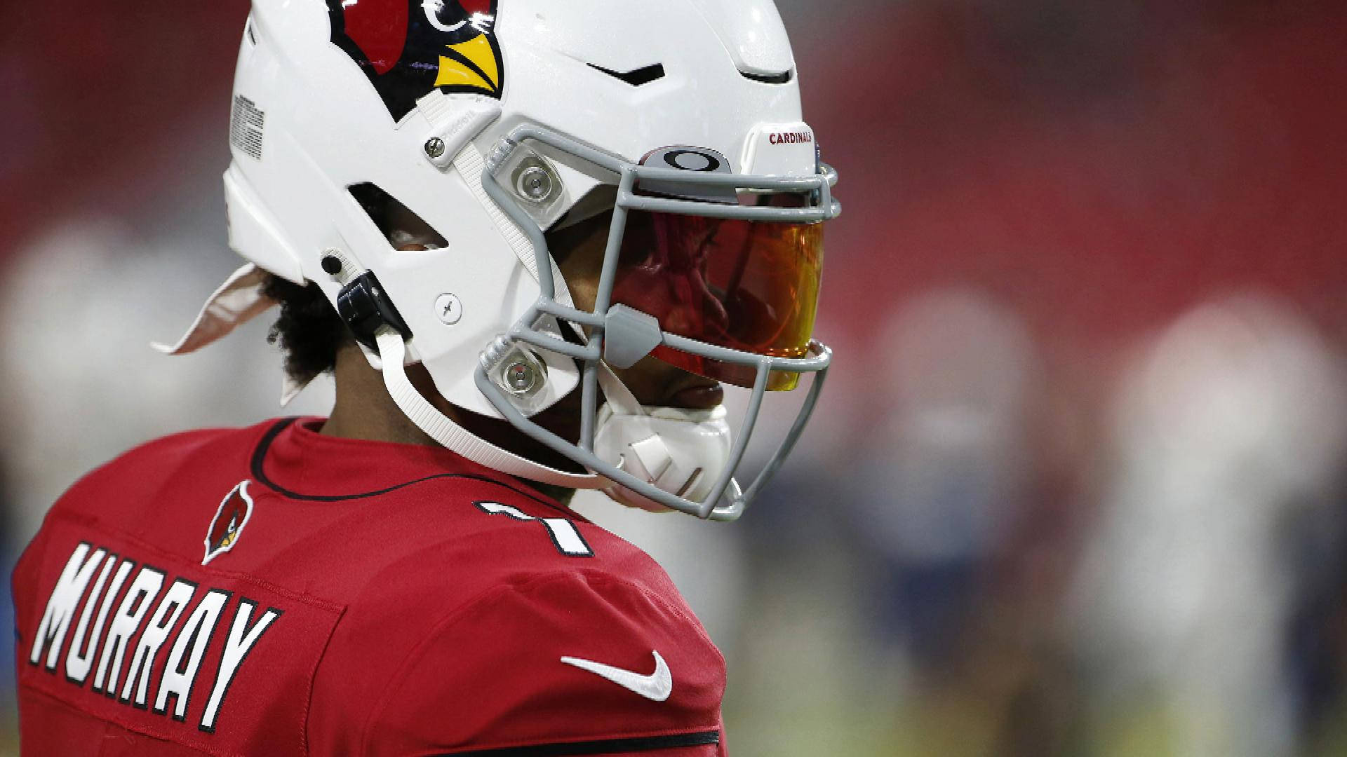身穿紅色球衣、白色頭盔搭配橙色面罩的美式足球運動員。 — NFL GIF 壁紙