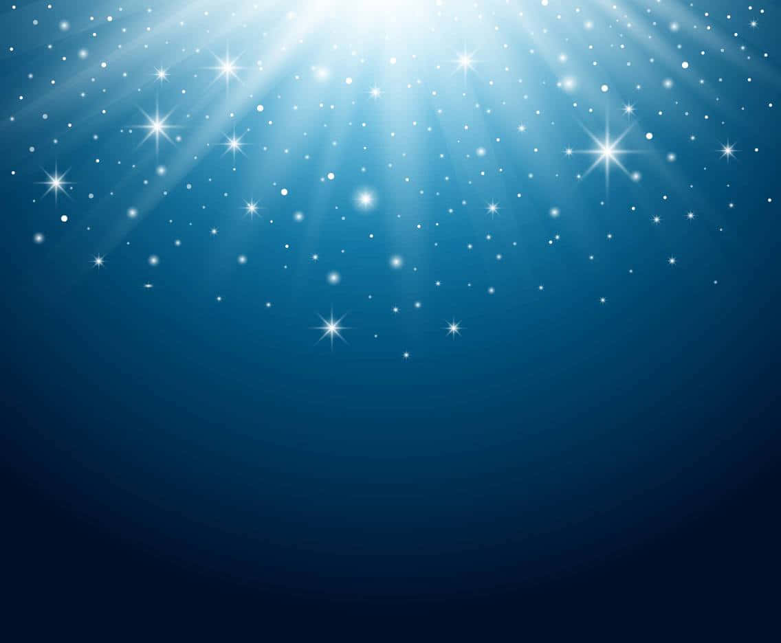 星星動圖 桌布 壁紙 — 耀眼的光束穿透深藍色漸變天空，照亮閃爍的星星，呈現天體景象。