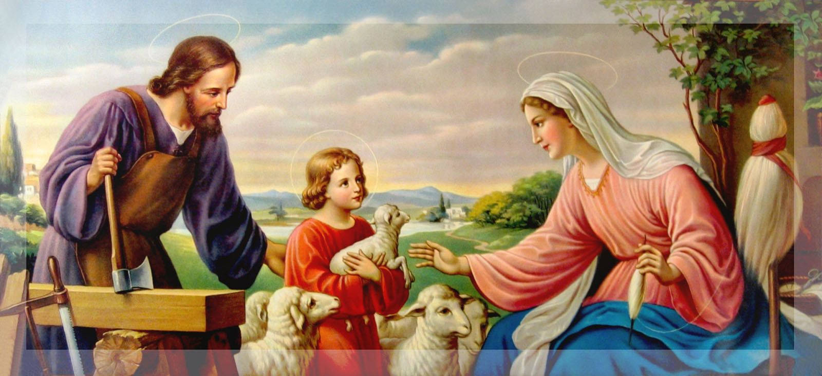 Holy 桌布 壁紙 — 耶穌、瑪利亞和約瑟在牧歌式風景中與羔羊一起，天空多雲。