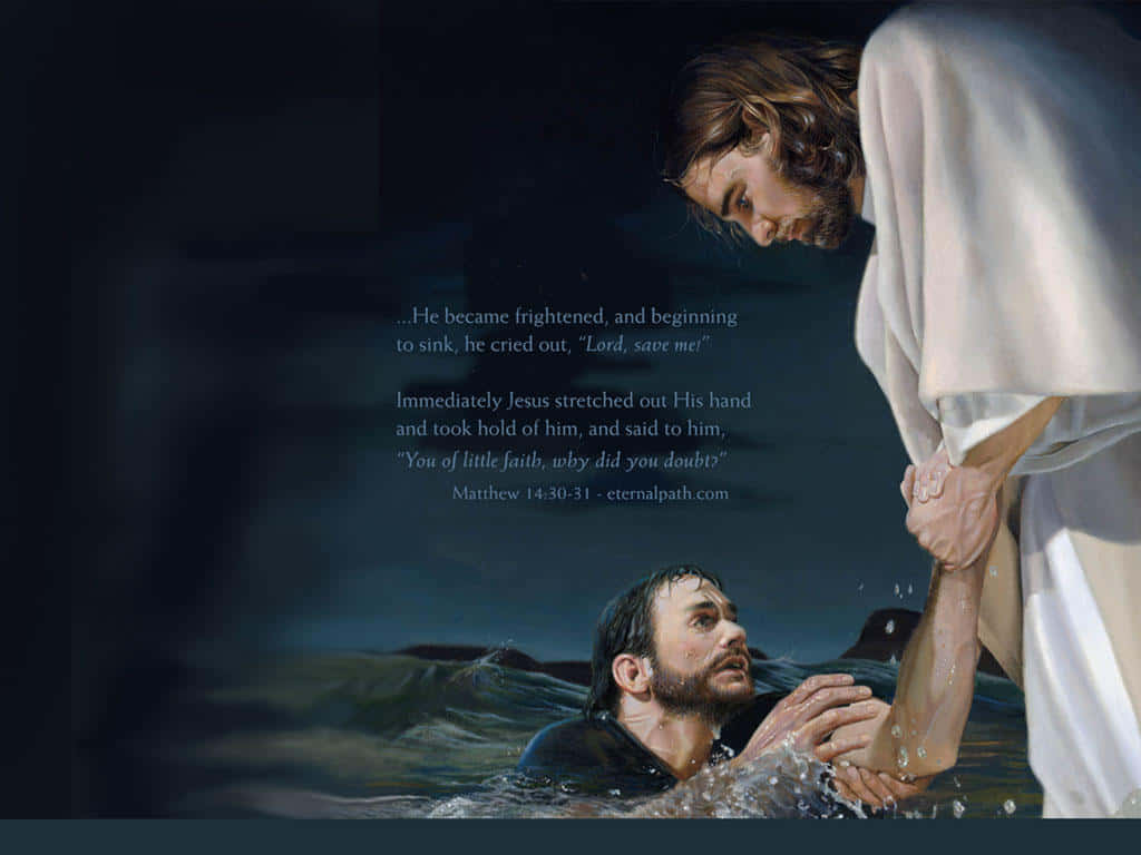Jesus Saves 桌布 壁紙 — 耶穌在動盪的黑暗水域中拯救一名溺水男子，戲劇性的宗教場景，帶有聖經文字覆蓋。