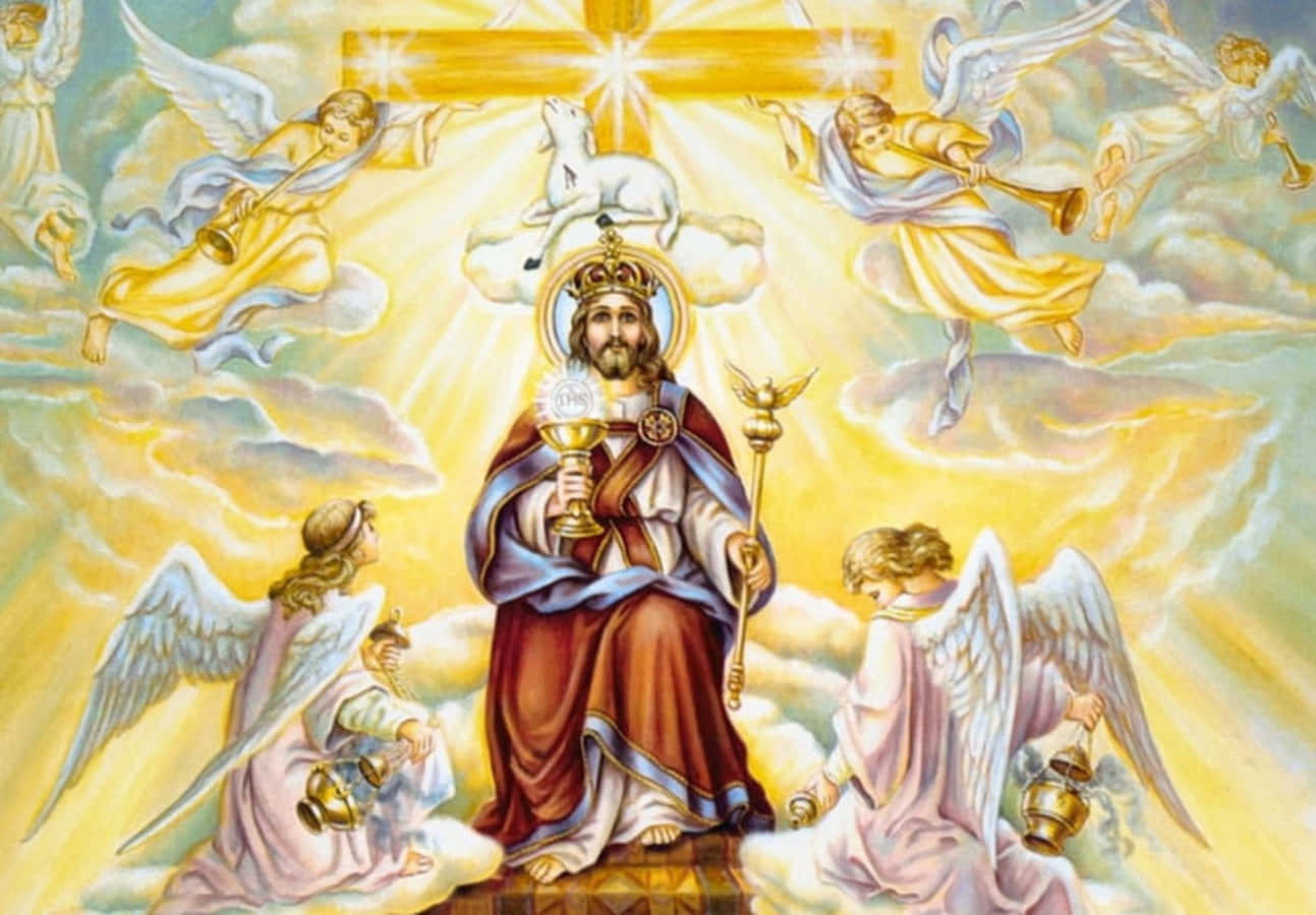 Angels Of God 桌布 壁紙 — 耶穌基督坐在天上的榮耀中，被吹號角和拿著器皿的天使圍繞，在光芒四射的金色十字架下。
