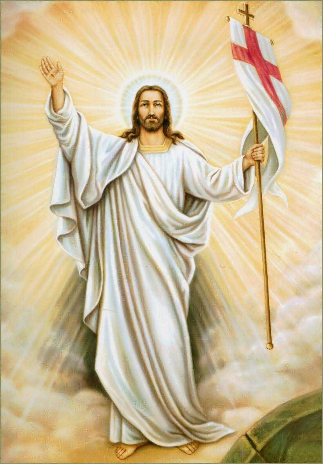 Jesus Christ 桌布 壁紙 — 耶穌基督身穿白袍，散發光環和光芒，手持紅十字旗，背景是金色雲彩。