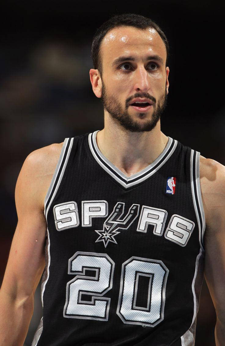 Manu 桌布 壁紙 — 聖安東尼奧馬刺隊20號球衣的籃球運動員Manu Ginobili在比賽中專注表情的特寫。