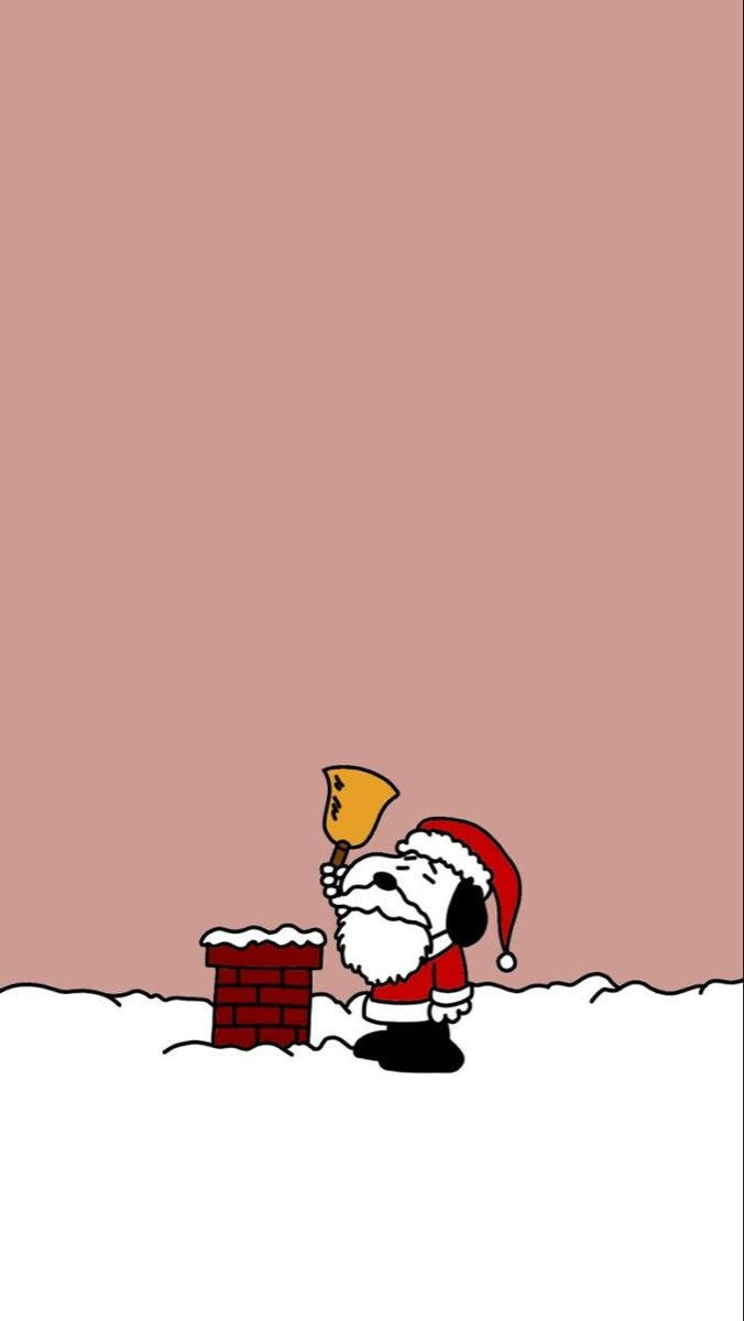 Cartoon 桌布 壁紙 — 聖誕老人身穿紅色西裝和帽子，在柔和的粉紅色背景下，手持鏟子站在一個積雪的磚砌煙囪旁。