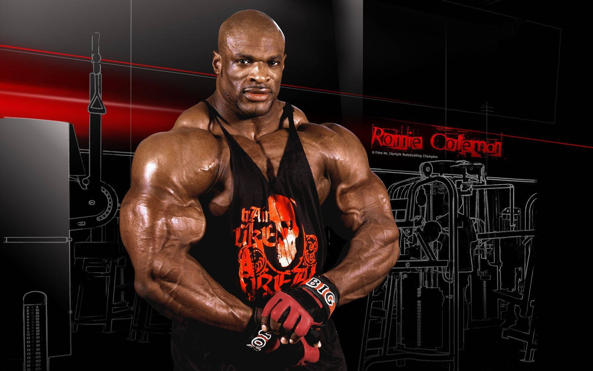 健美選手 桌布 壁紙 — 肌肉發達的健美運動員 Ronnie Coleman 在紅色燈光和設備輪廓的健身房中自信地擺姿勢。