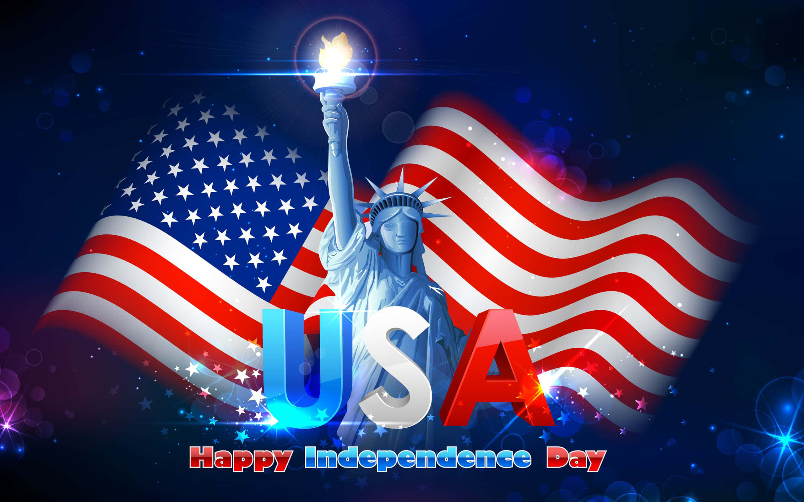 Cute 4th Of July 桌布 壁紙 — 自由女神像手持火炬，映襯著閃爍的美國國旗、節日火花和「USA Happy Independence Day」文字。