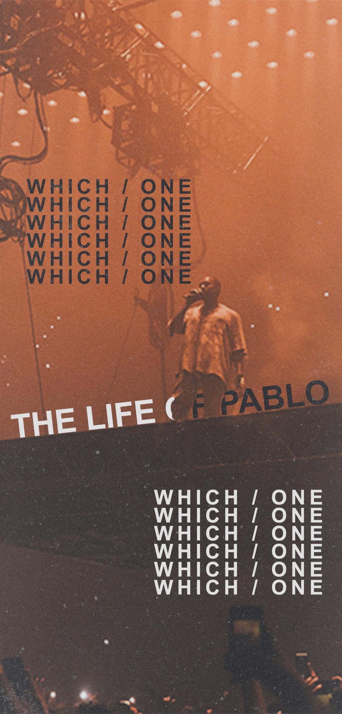 The Life Of Pablo 桌布 壁紙 — 舞台上的表演者沐浴在溫暖的橙色燈光中，重複的文字和專輯標題清晰可見。