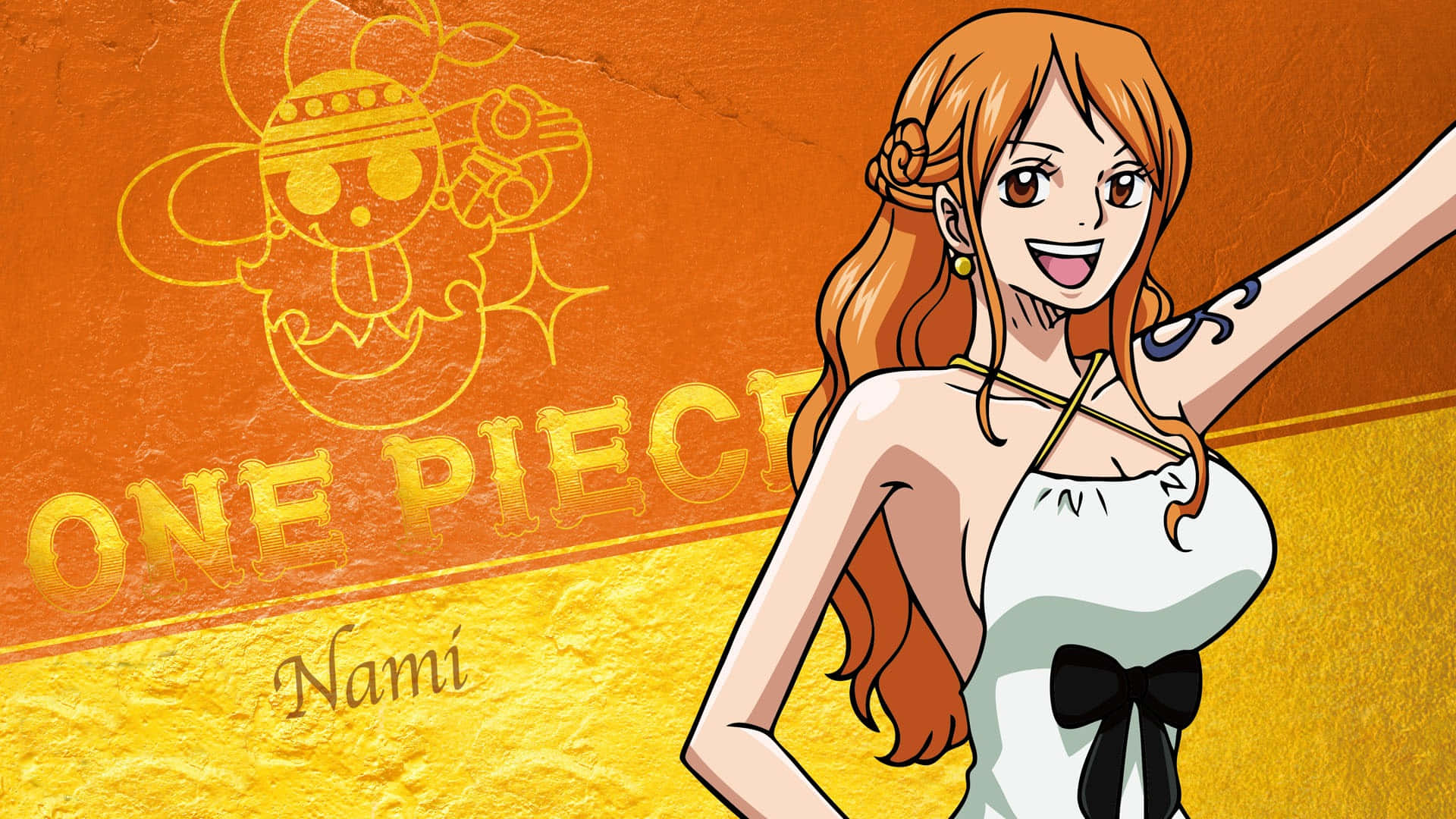 Nami One Piece 桌布 壁紙 — 《航海王》中的動漫角色娜美穿著白色連衣裙，在帶有紋理的橙色和黃色背景前自信地微笑。