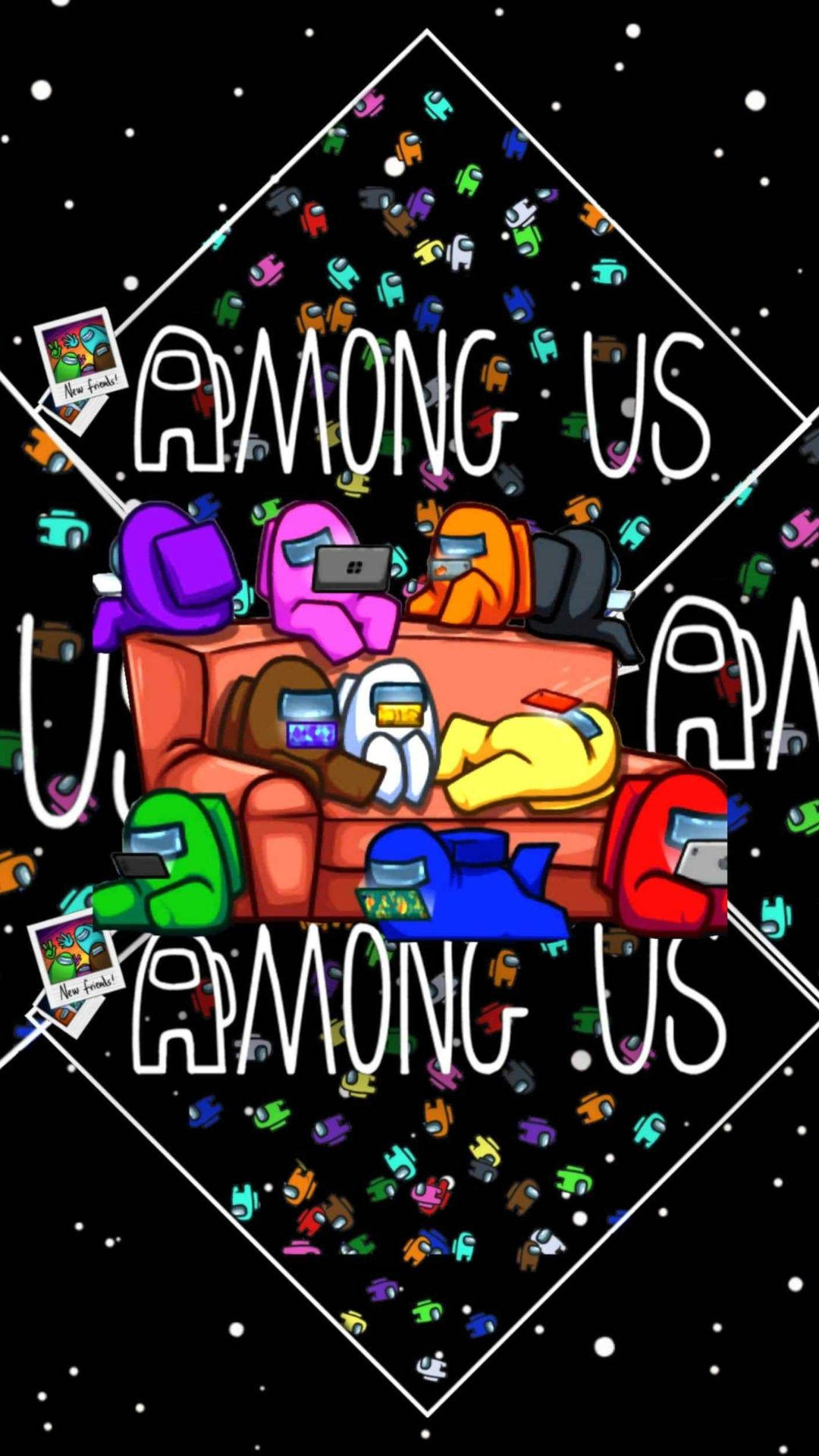 game 桌布 壁紙 — 色彩繽紛的Among Us角色在沙發上休息，背景是星空太空，並有遊戲標題文字。