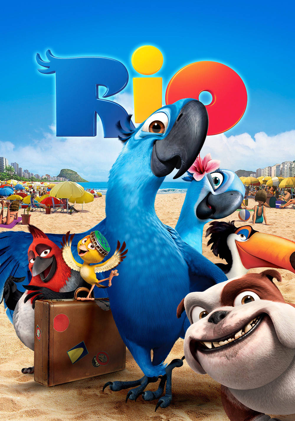 rio 桌布 壁紙 — 色彩繽紛的動畫鳥類和一隻狗在陽光明媚的巴西海灘上聚集，天空湛藍，標題為里約。