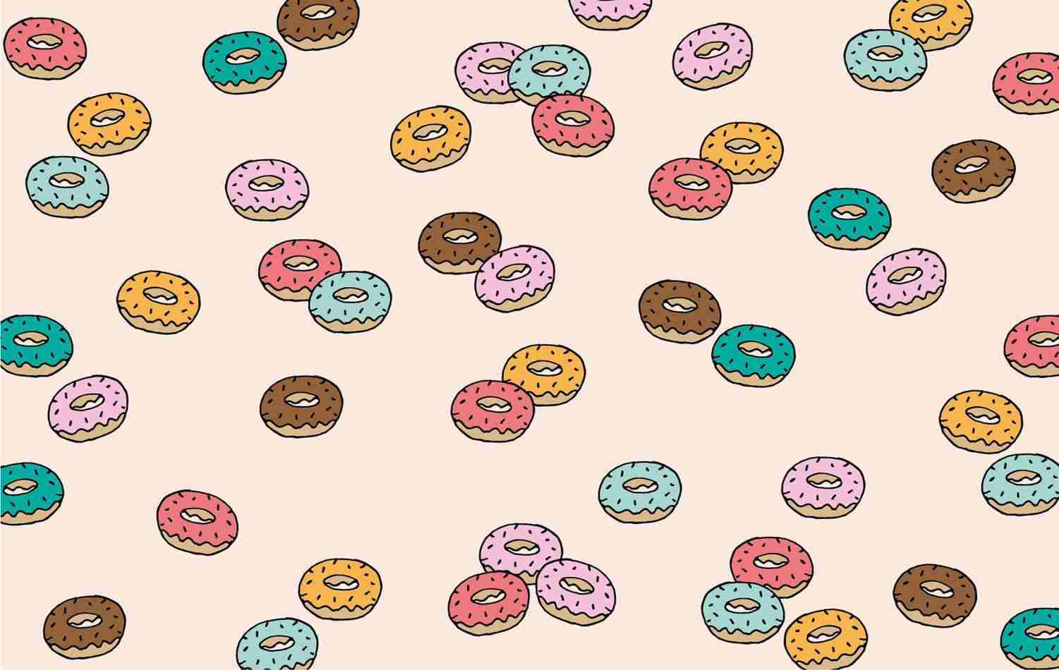 Cute Donut 桌布 壁紙 — 色彩繽紛的卡通甜甜圈，上面撒滿糖粒，散落在柔軟的米色背景上，形成有趣的圖案。