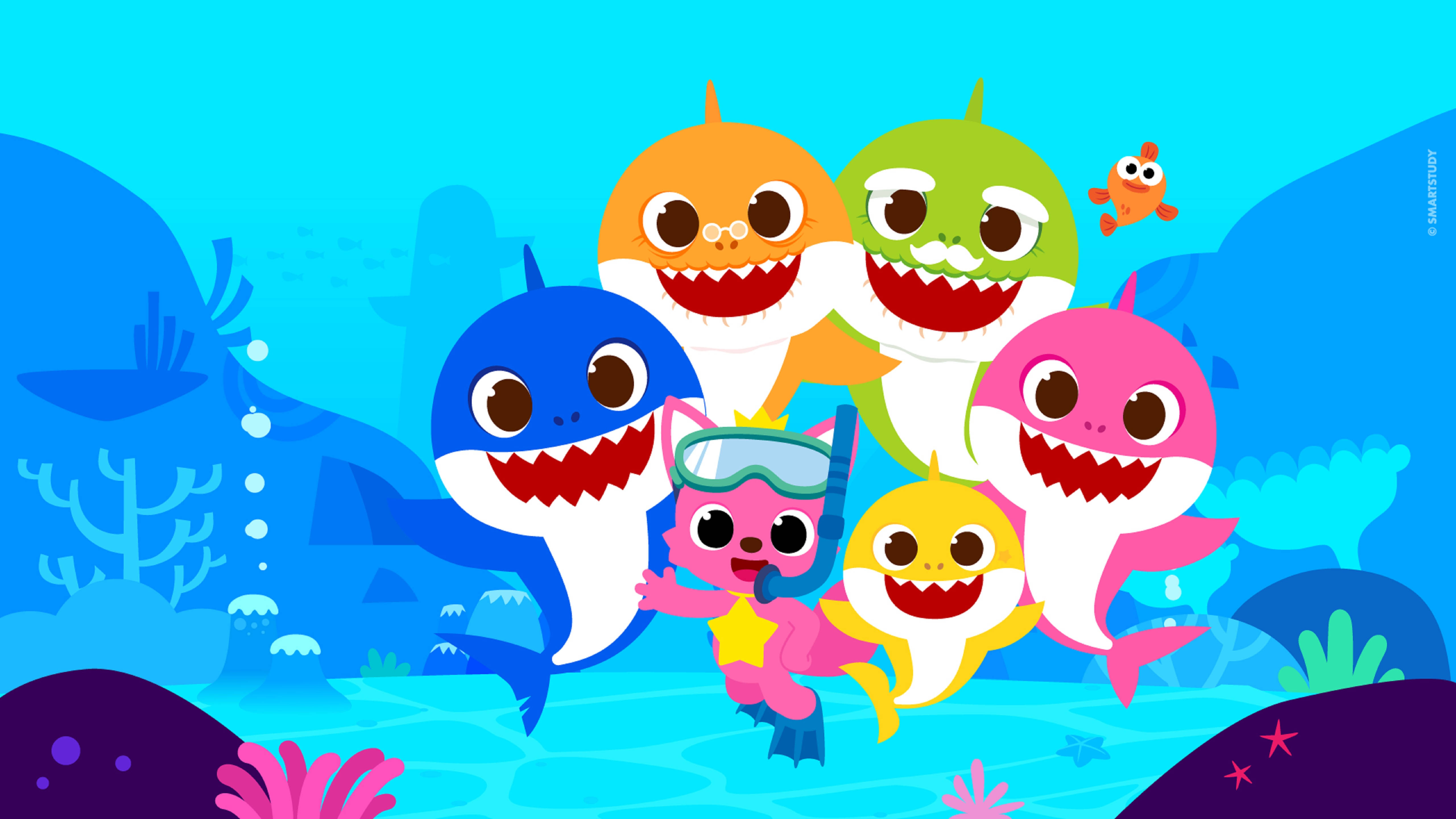 Pinkfong 桌布 壁紙 — 色彩繽紛的卡通鯊魚和潛水員以俏皮的表情探索充滿活力的海底珊瑚礁。