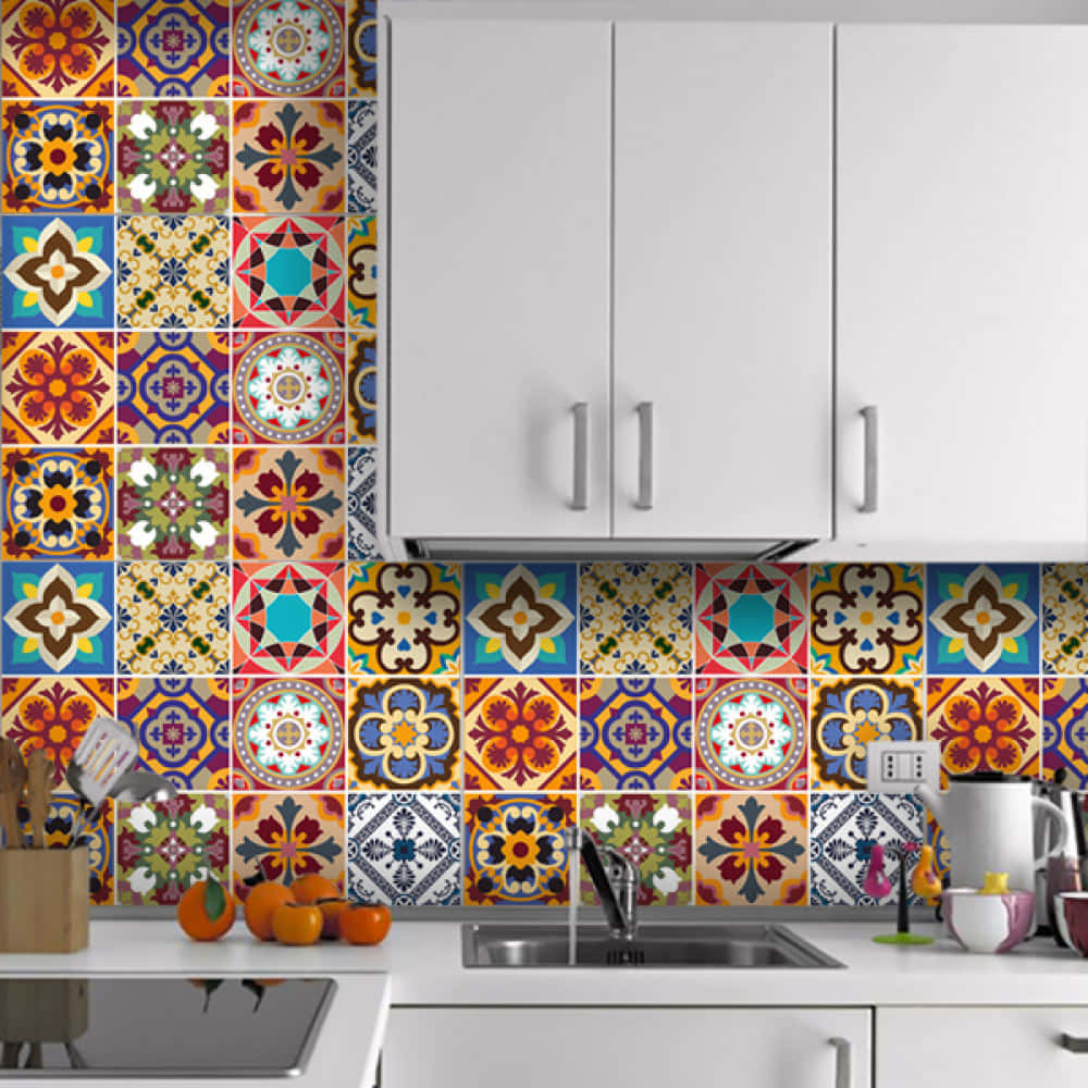 Tiles 桌布 壁紙 — 色彩繽紛的幾何圖案瓷磚裝飾著白色櫥櫃和不鏽鋼水槽下方的現代廚房防濺板。