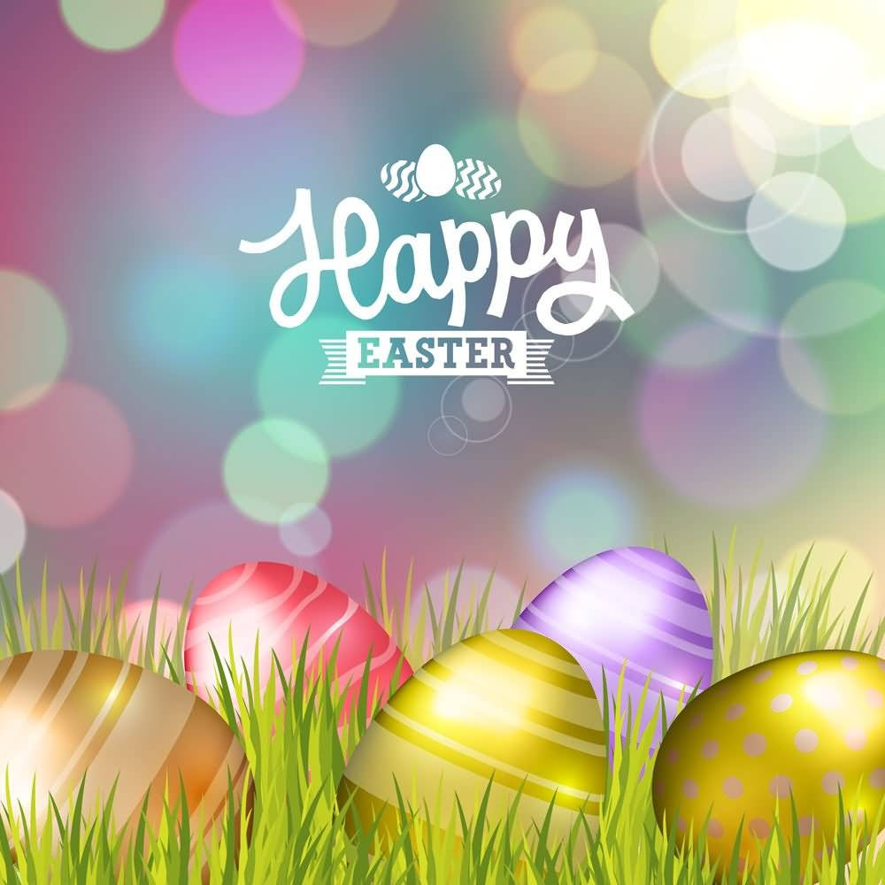 Happy Easter 桌布 壁紙 — 色彩繽紛的復活節彩蛋帶有圖案，躺在鮮綠的草地上，背景是柔和的散景，並有「復活節快樂」字樣。