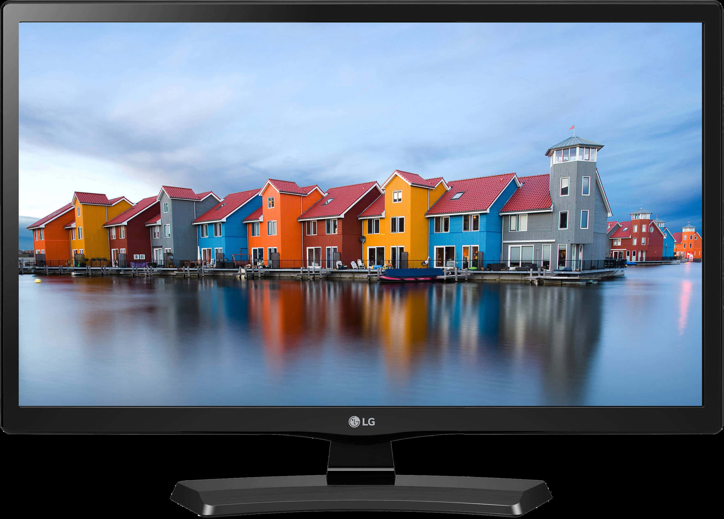Led Tv 桌布 壁紙 — 色彩繽紛的房屋，紅色屋頂，沿著平靜的海濱排列，在柔和的雲天下倒映在平滑的藍色水面上。