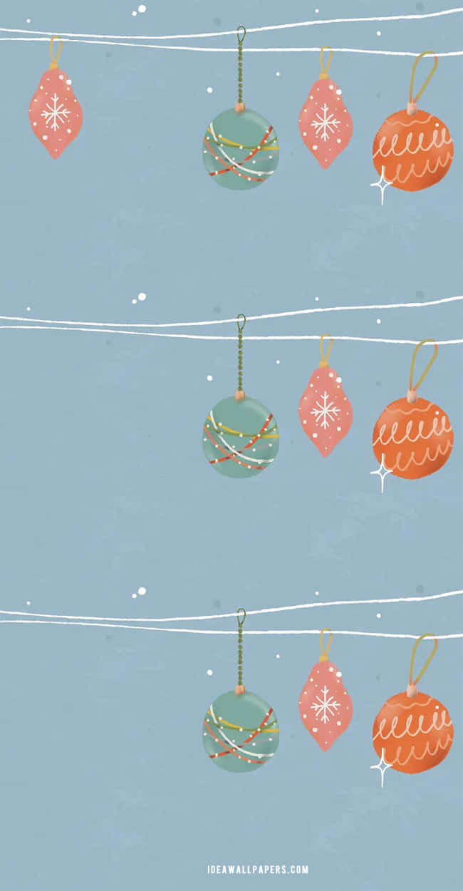 Cute Simple Christmas 桌布 壁紙 — 色彩繽紛的手繪聖誕裝飾品掛在繩子上，背景是柔和的藍色，帶有細微的雪花。