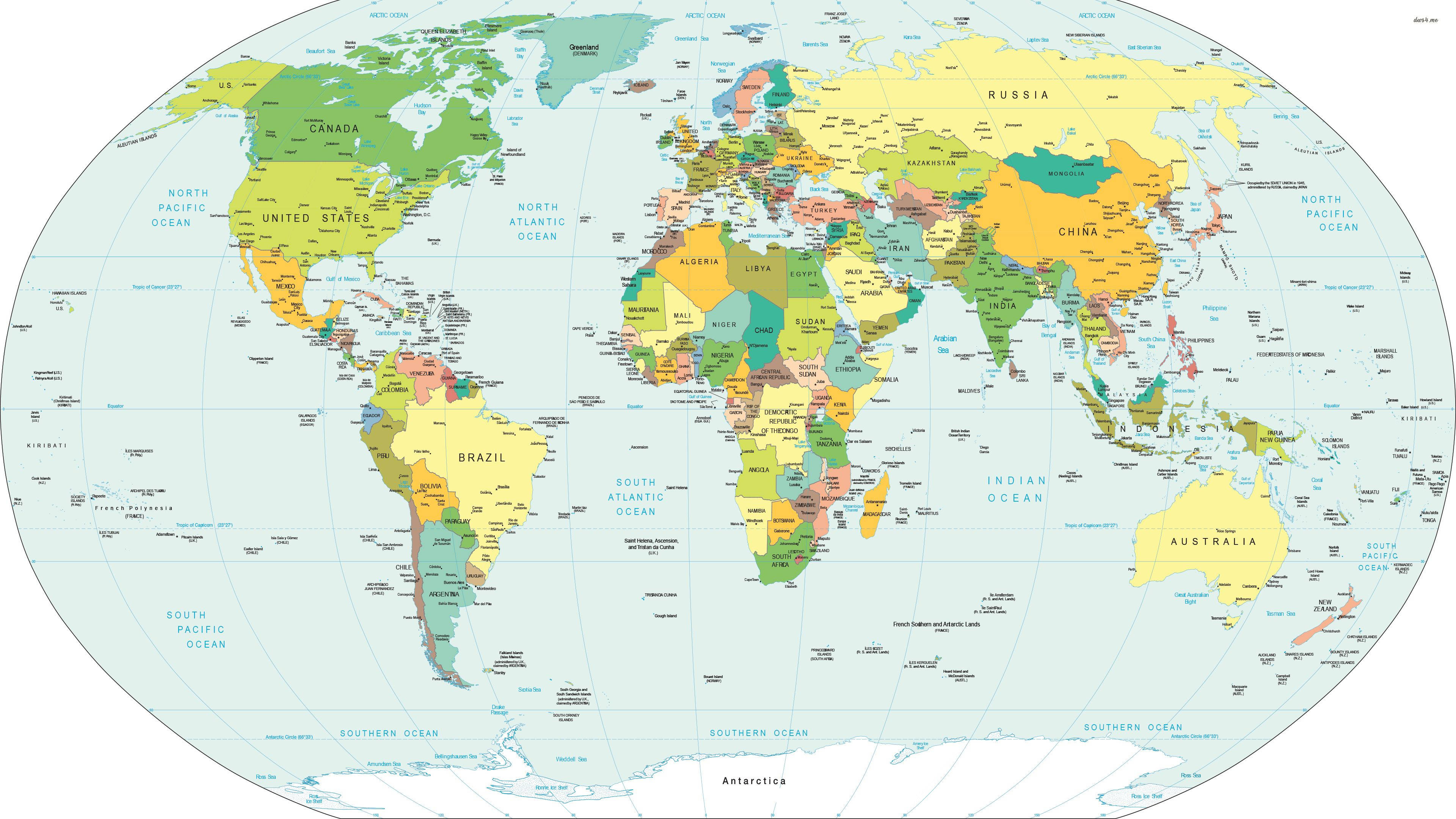 World 桌布 壁紙 — 色彩繽紛的政治世界地圖，大陸標有標籤，海洋為淺藍色。