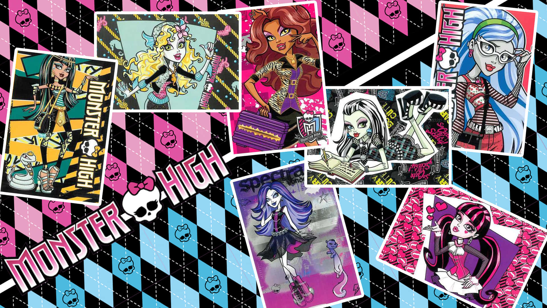 Monster High 桌布 壁紙 — 色彩繽紛的格紋壁紙上，Monster High 角色的生動拼貼，帶有骷髏頭和大膽品牌標誌。