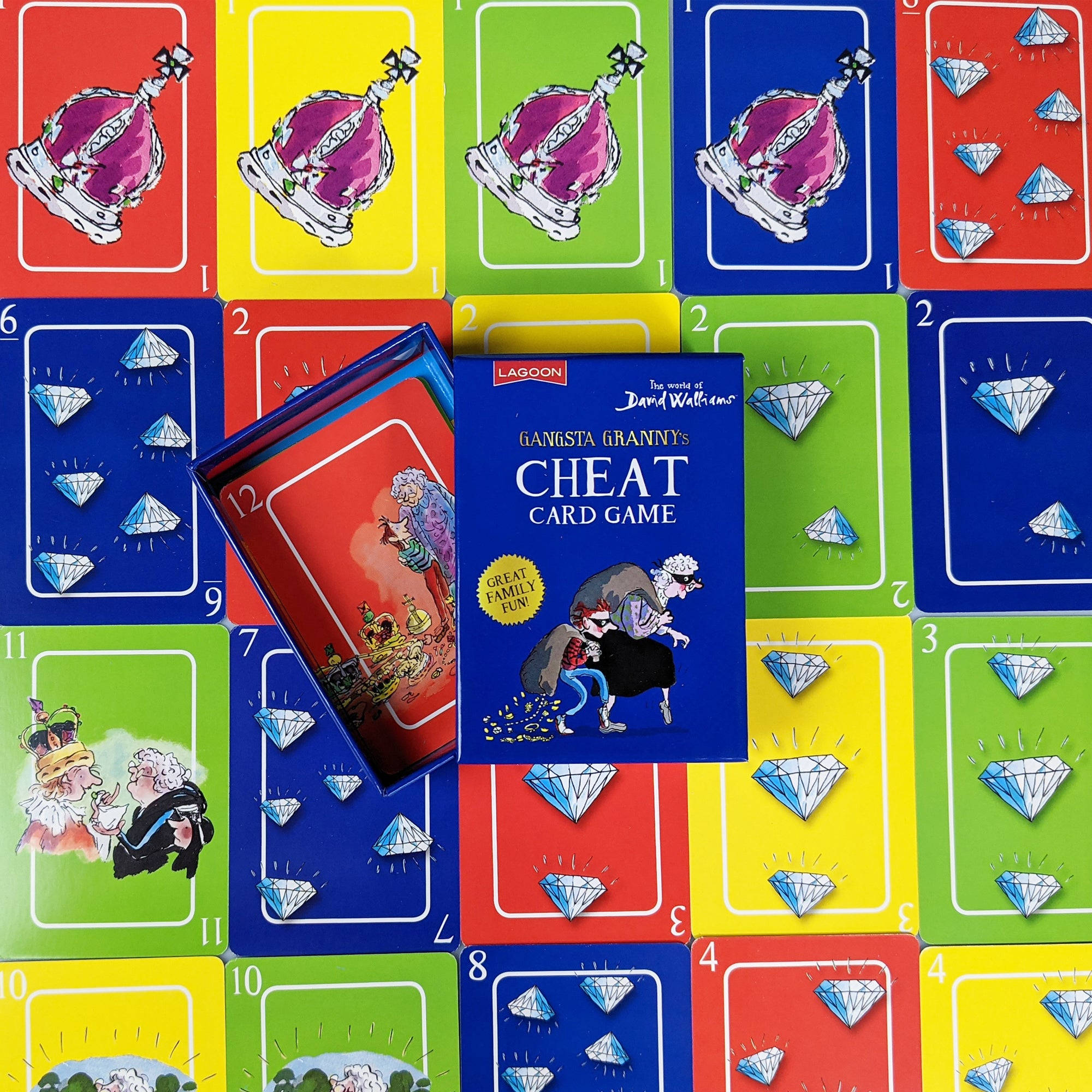 Playing Cards 桌布 壁紙 — 色彩繽紛的騙子卡牌遊戲，帶有卡通角色和鑽石符號，背景明亮。