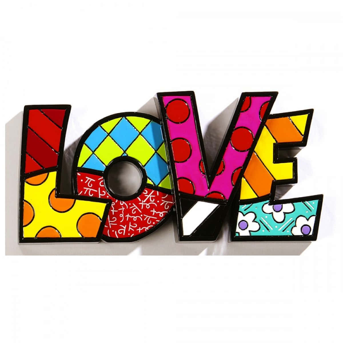 3d Love 桌布 壁紙 — 色彩鮮明大膽的LOVE字母，帶有幾何圖案，在白色背景上投射陰影。