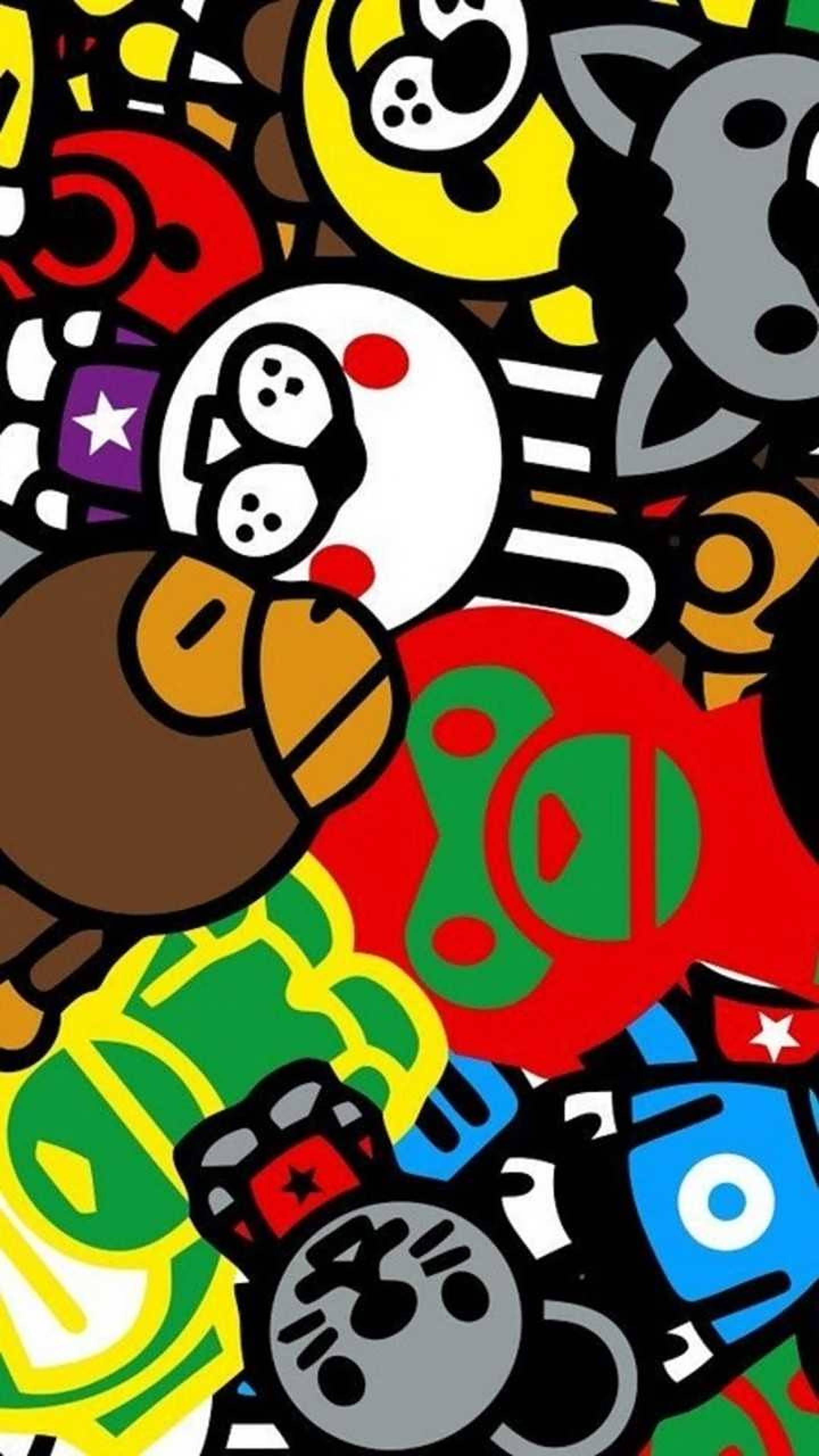 bape logo 桌布 壁紙 — 色彩鮮豔的卡通人物以大膽的色調重疊，形成一個混亂而有趣的圖案。