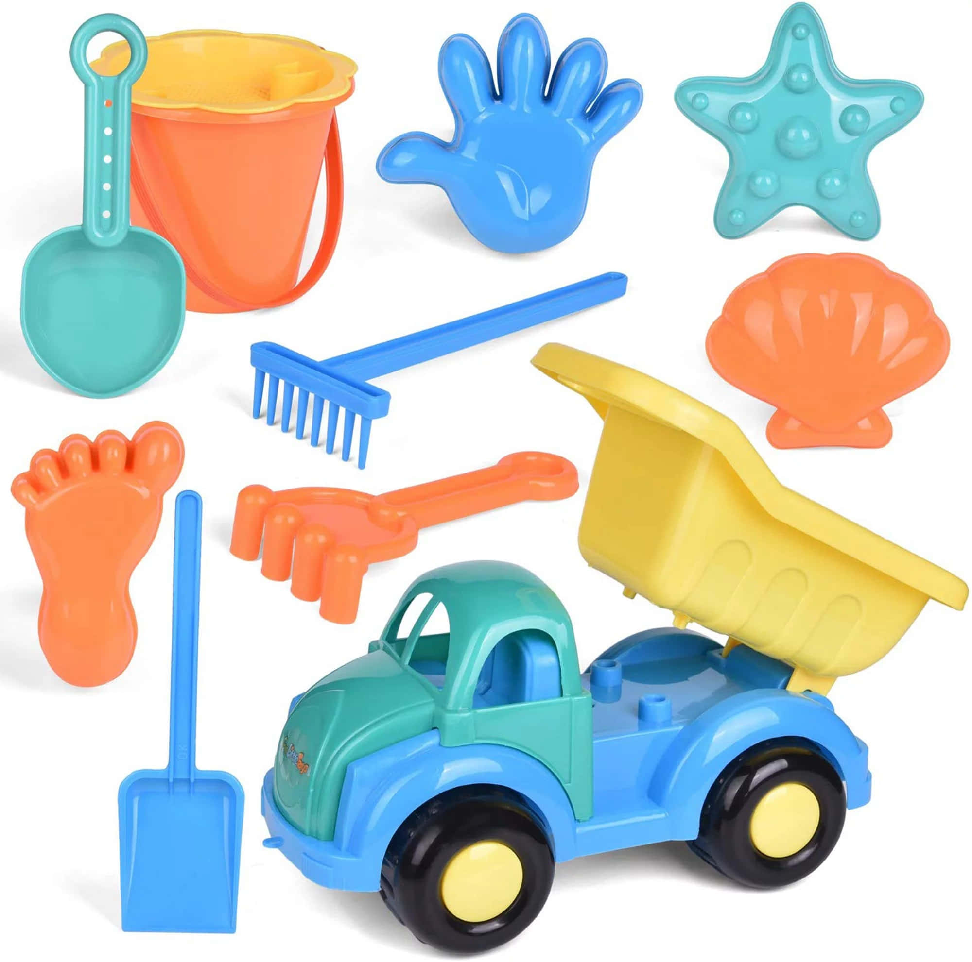 Beach Toys 桌布 壁紙 — 色彩鮮豔的塑膠沙灘玩具，包括藍色自卸車、橙色水桶和海洋主題模具，排列在白色背景上。