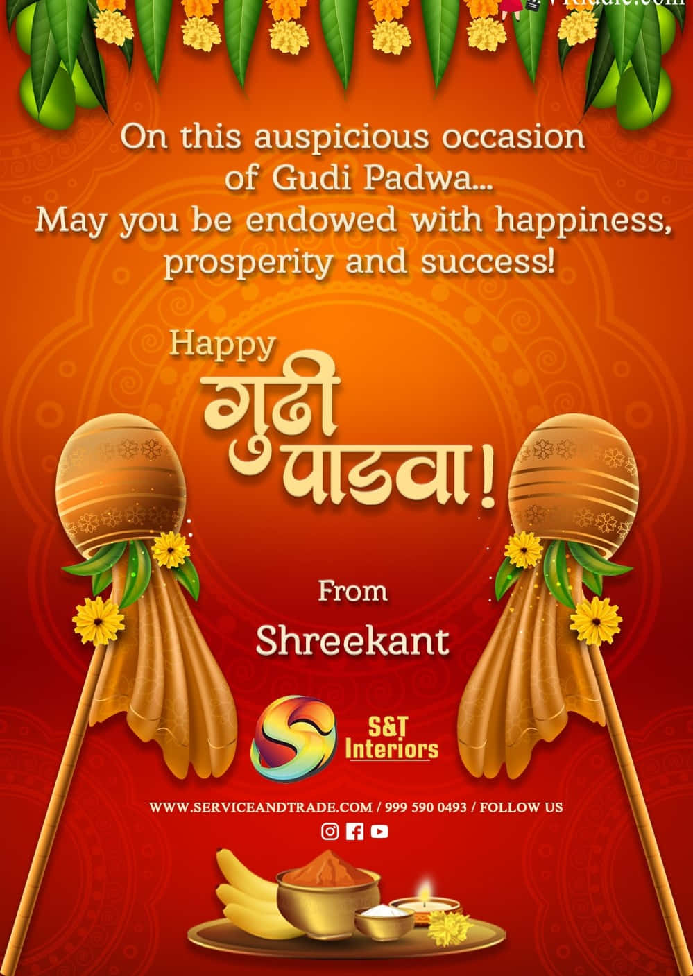 Gudi Padwa 桌布 壁紙 — 色彩鮮豔的紅橙色Gudi Padwa節日賀卡，特色是裝飾著黃花的木柱，以及放有香蕉和燈的儀式盤。