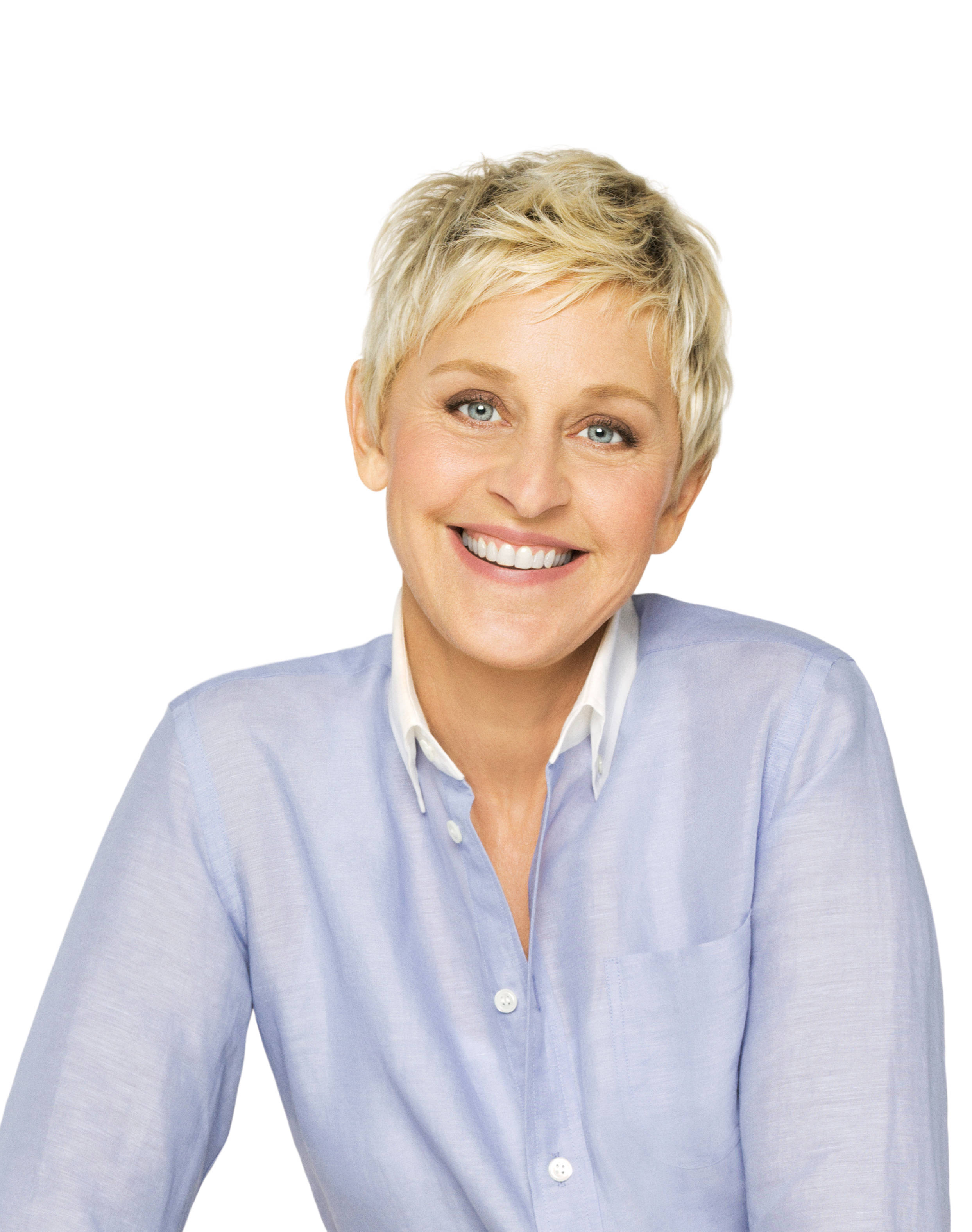 Ellen Degeneres 桌布 壁紙 — 艾倫·狄珍妮絲在純白背景前穿著淺藍色鈕扣襯衫，溫暖地微笑。