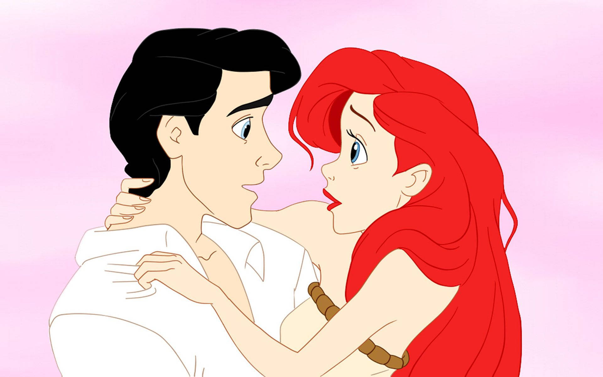 The Little Mermaid 桌布 壁紙 — 艾莉奧與艾力在柔和的粉紅色背景中分享親密時刻，他們的臉龐靠近，她輕輕地扶著他的肩膀。