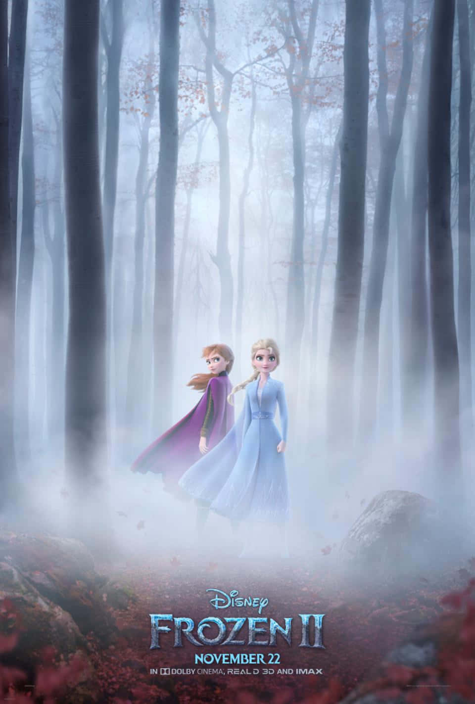 Disney 3d Movies 桌布 壁紙 — 艾莎與安娜在柔和漫射光下，穿過一片有光禿樹木和落葉的霧濛濛秋林。