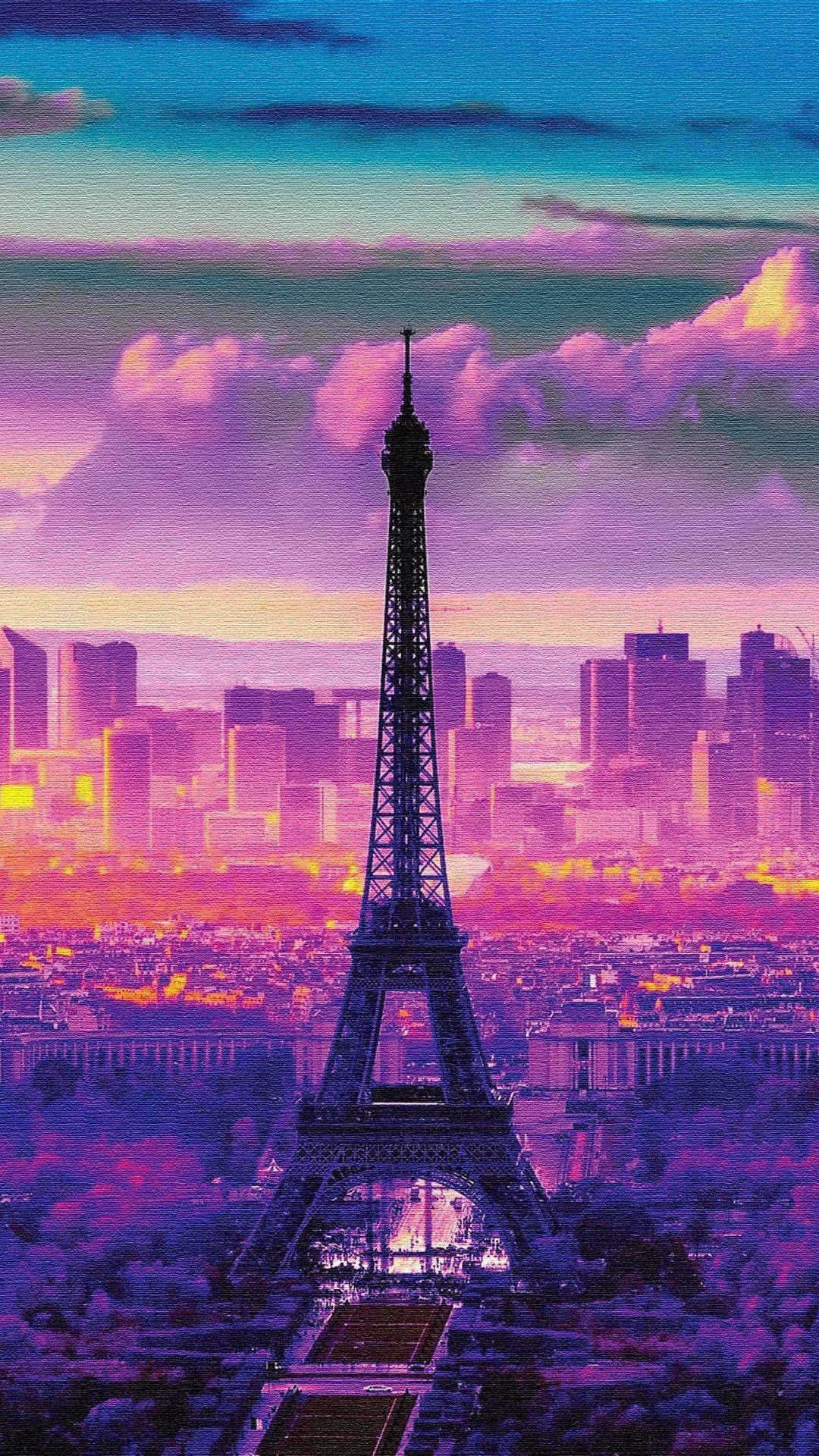 Eiffel Tower 桌布 壁紙 — 艾菲爾鐵塔在巴黎天際線上，聳立於超現實的紫色和粉紅色日落天空前。