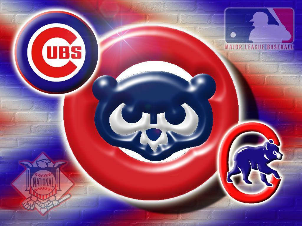 Cubs 桌布 壁紙 — 芝加哥小熊隊棒球標誌，熊吉祥物在磚牆背景上與球隊徽章一起發光。